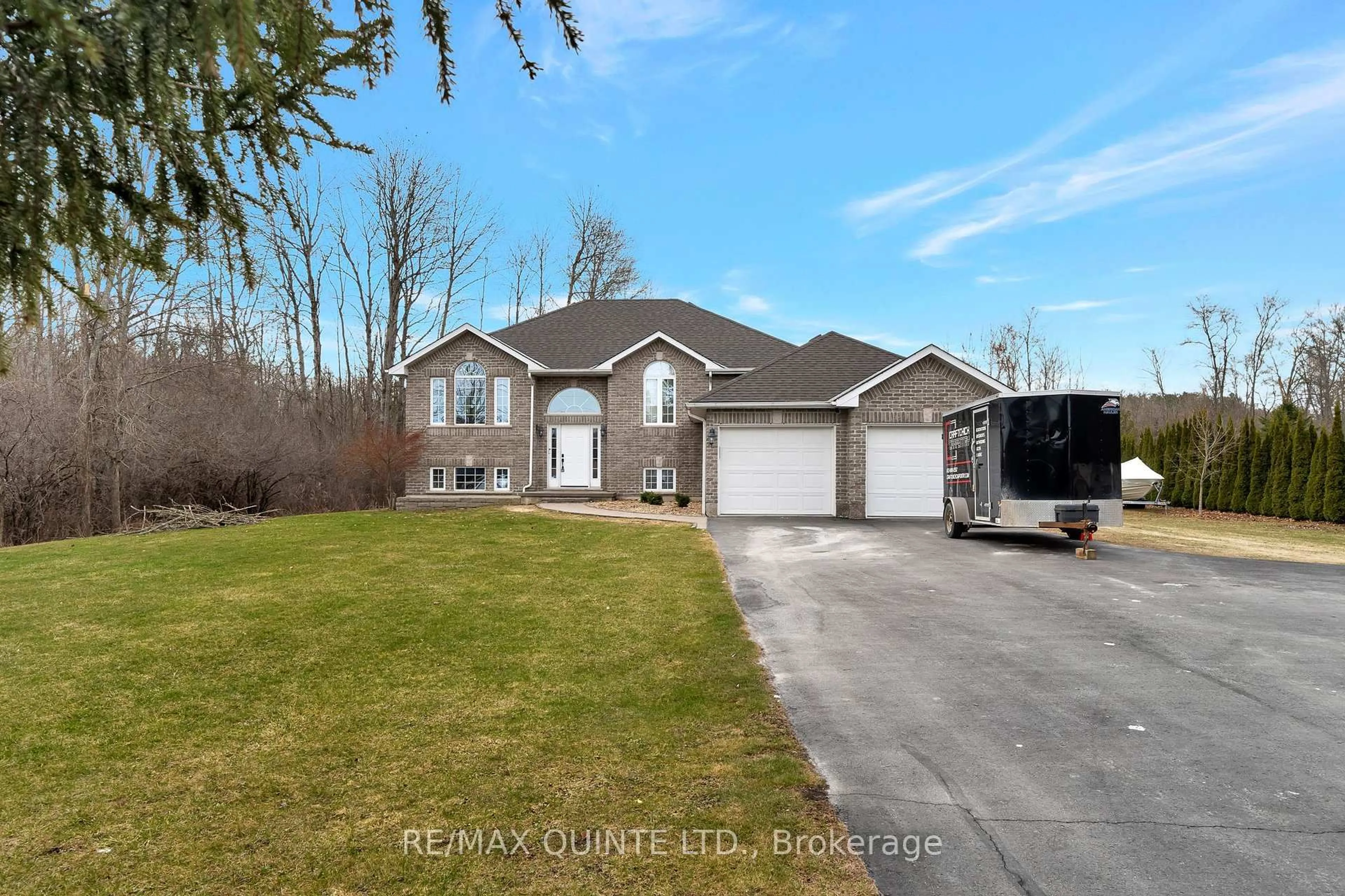 A pic from outside/outdoor area/front of a property/back of a property/a pic from drone, street for 544 Townsend Rd, Stirling Ontario K0K 3E0