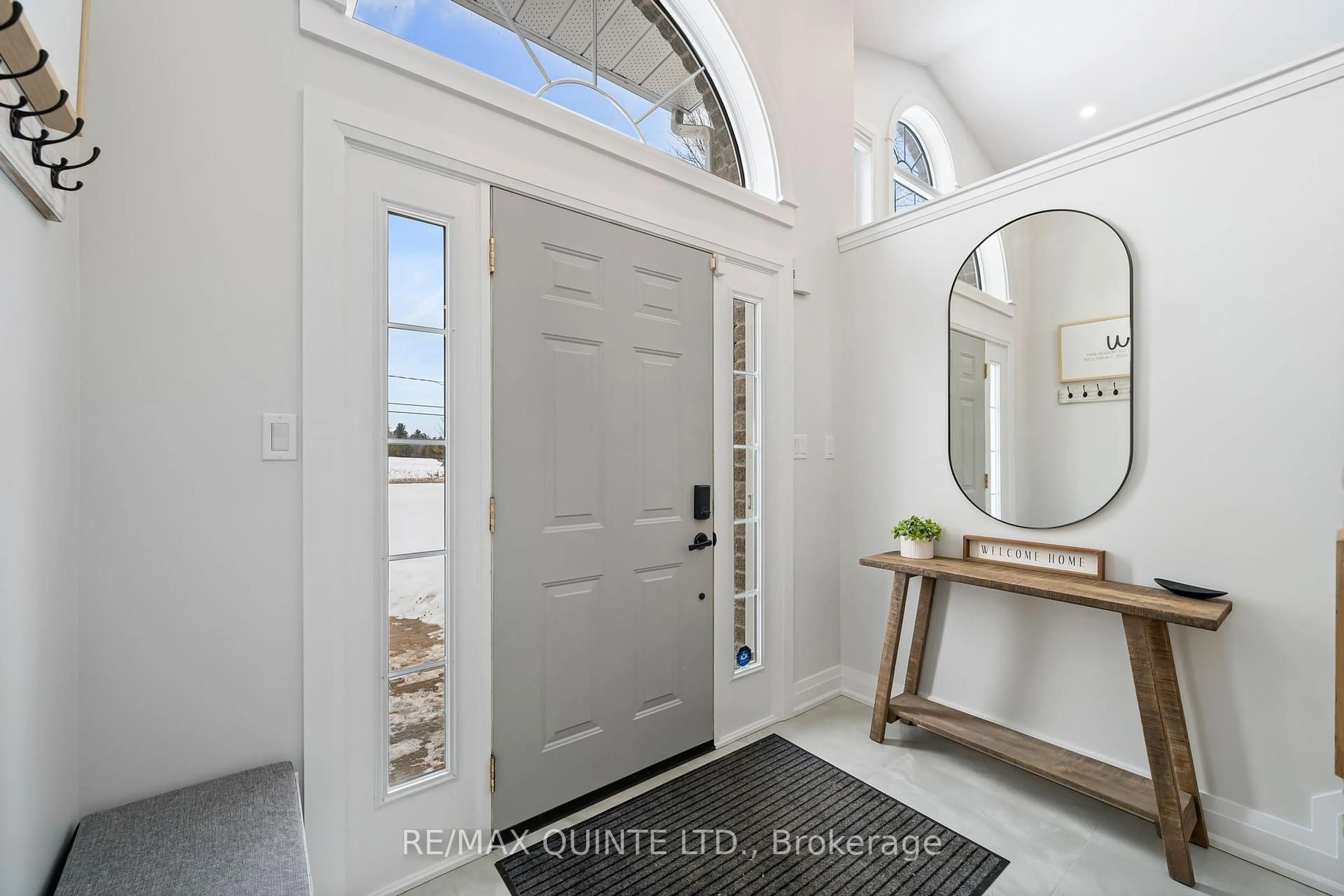 Indoor entryway for 544 Townsend Rd, Stirling Ontario K0K 3E0