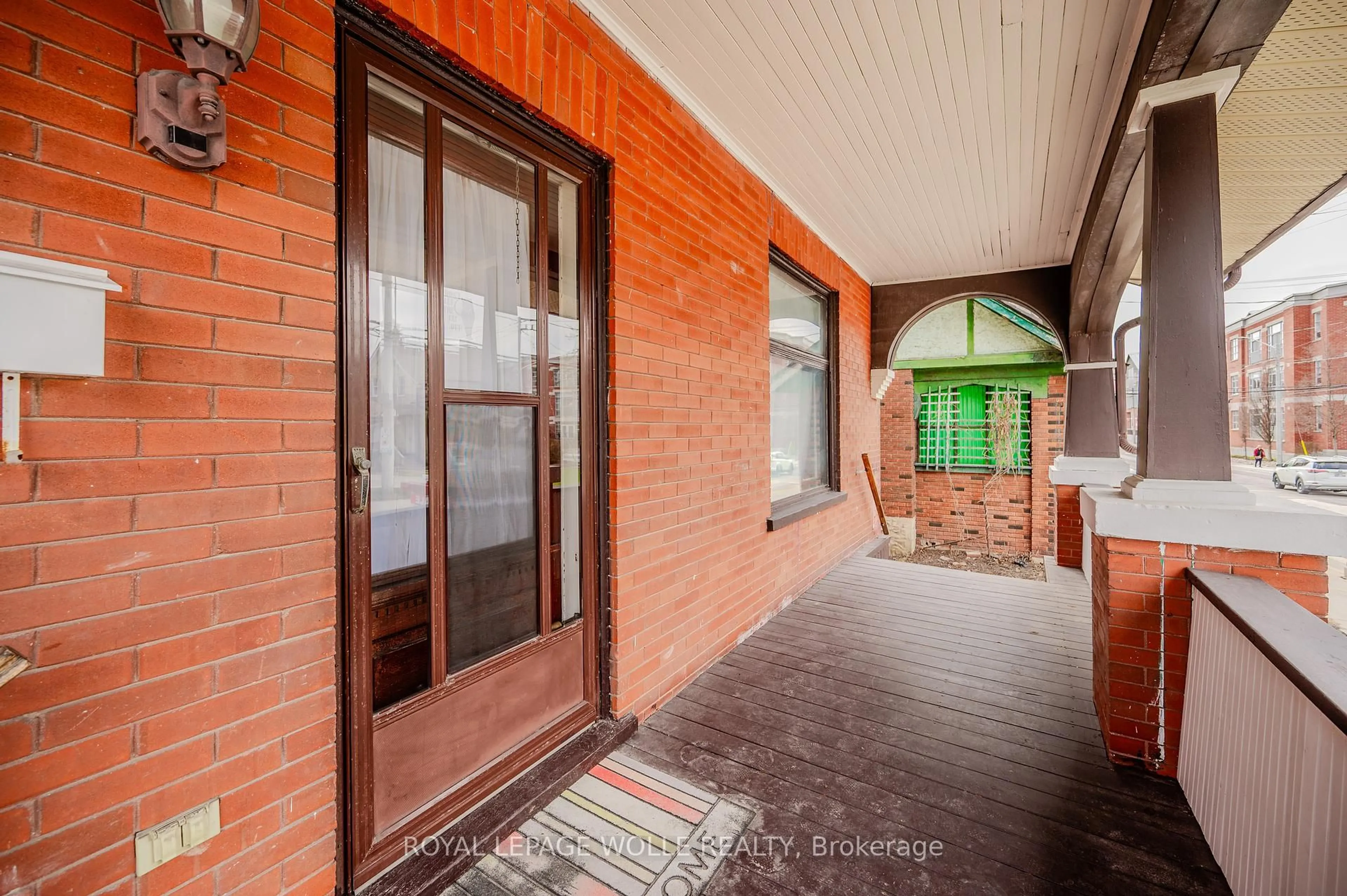 Indoor foyer for 51 Cedar St, Kitchener Ontario N2H 2W9