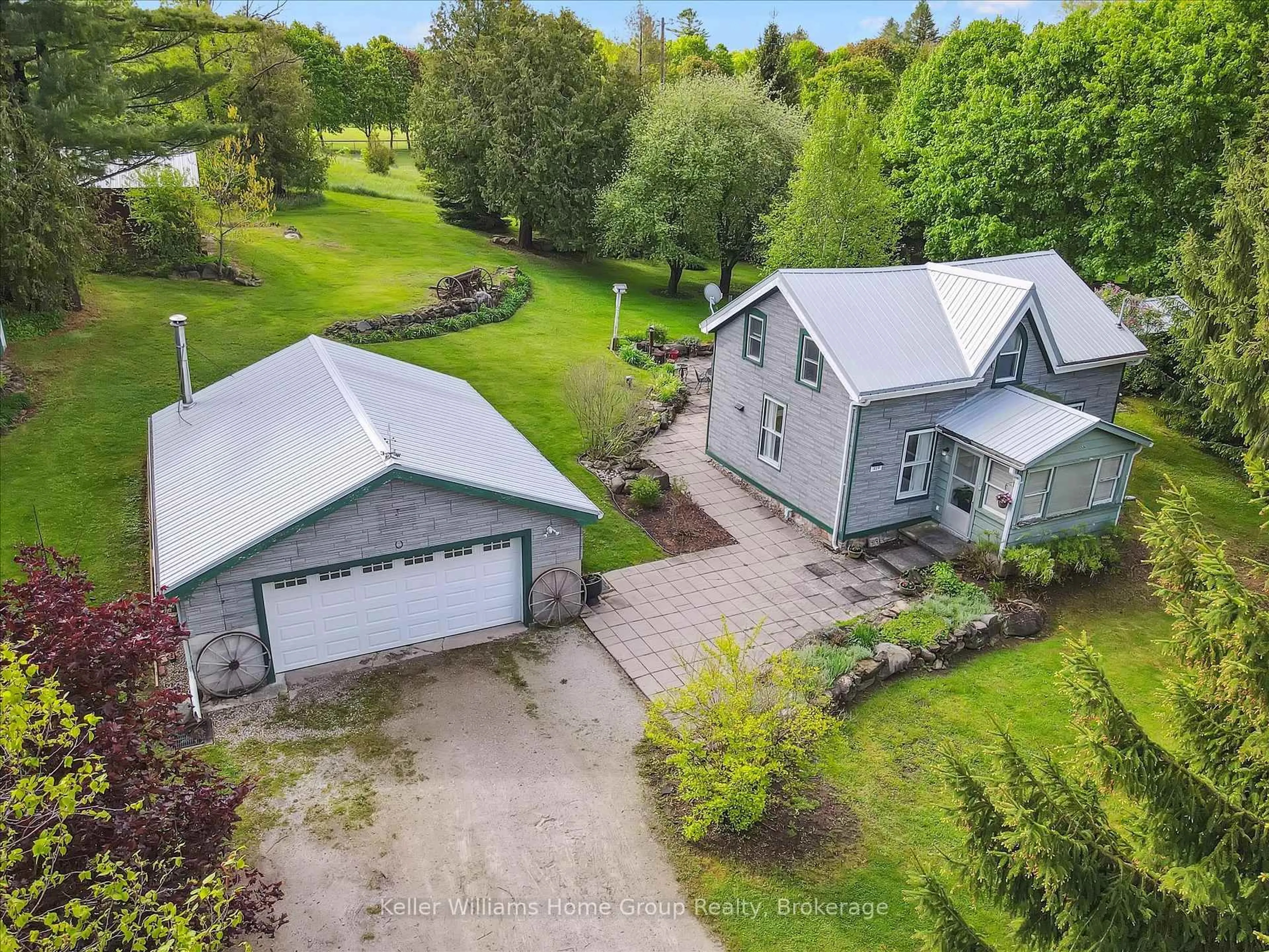 A pic from outside/outdoor area/front of a property/back of a property/a pic from drone, unknown for 419 Wilson St, Guelph/Eramosa Ontario N0B 1P0