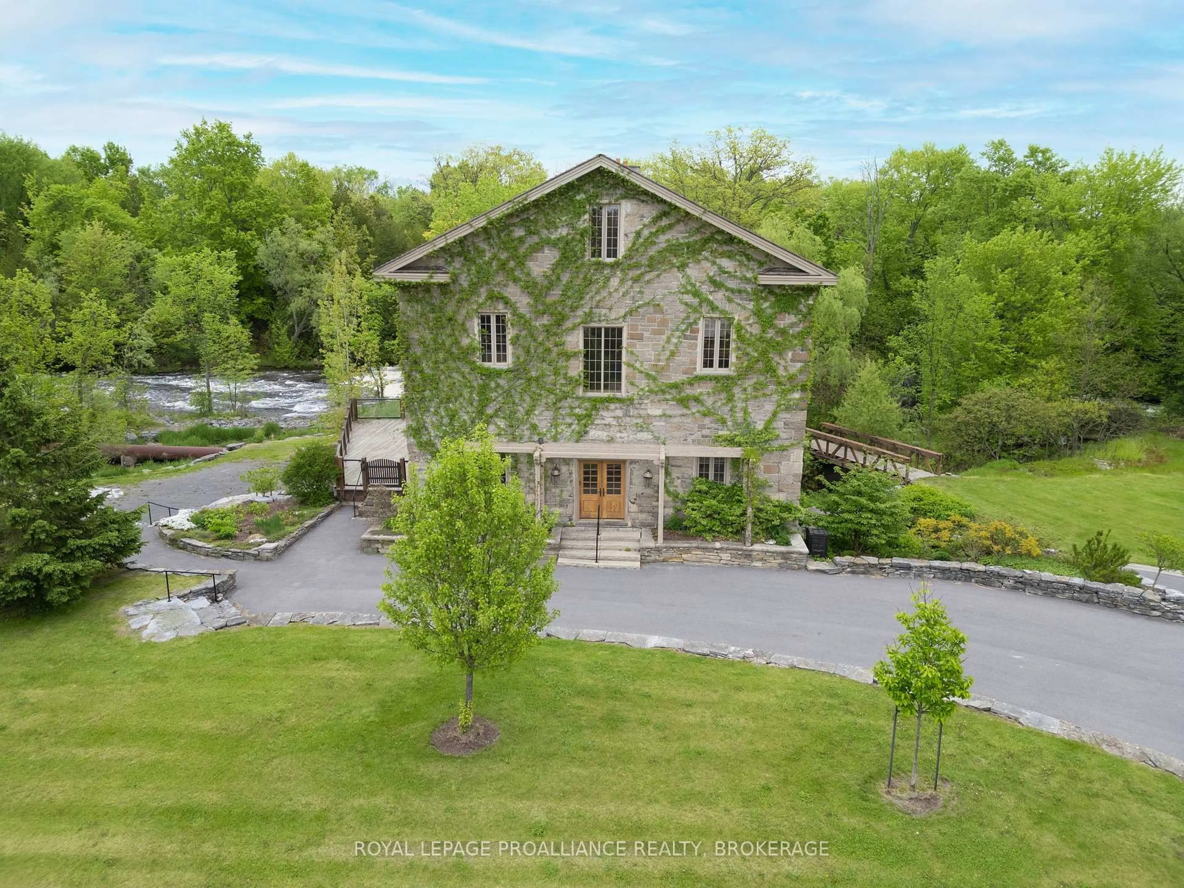 A pic from outside/outdoor area/front of a property/back of a property/a pic from drone, building for 46 Concession St, Tamworth Ontario K0K 3G0