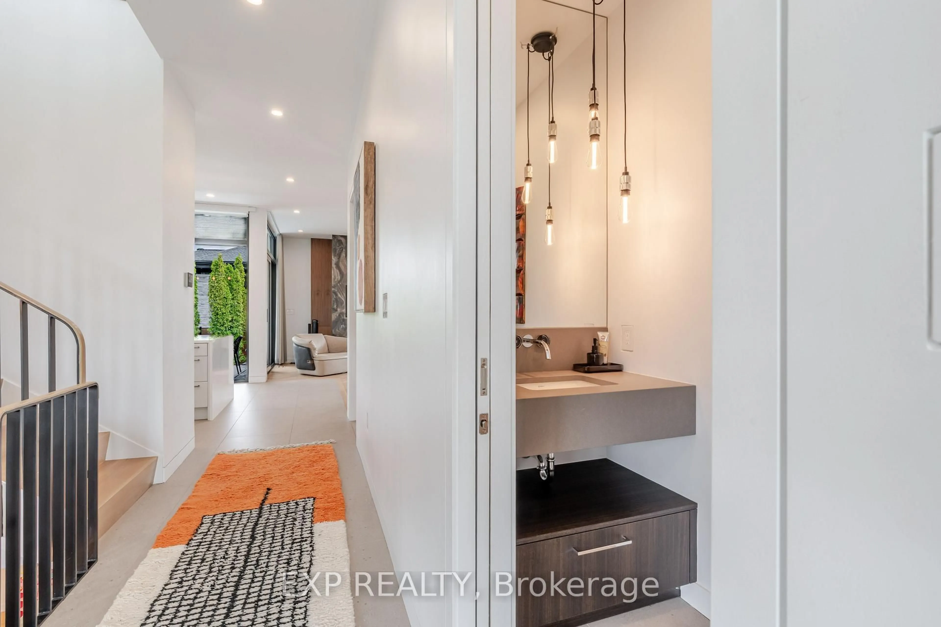 Indoor entryway for 1979 Prince Of Wales Dr, Ottawa Ontario K2C 3J7