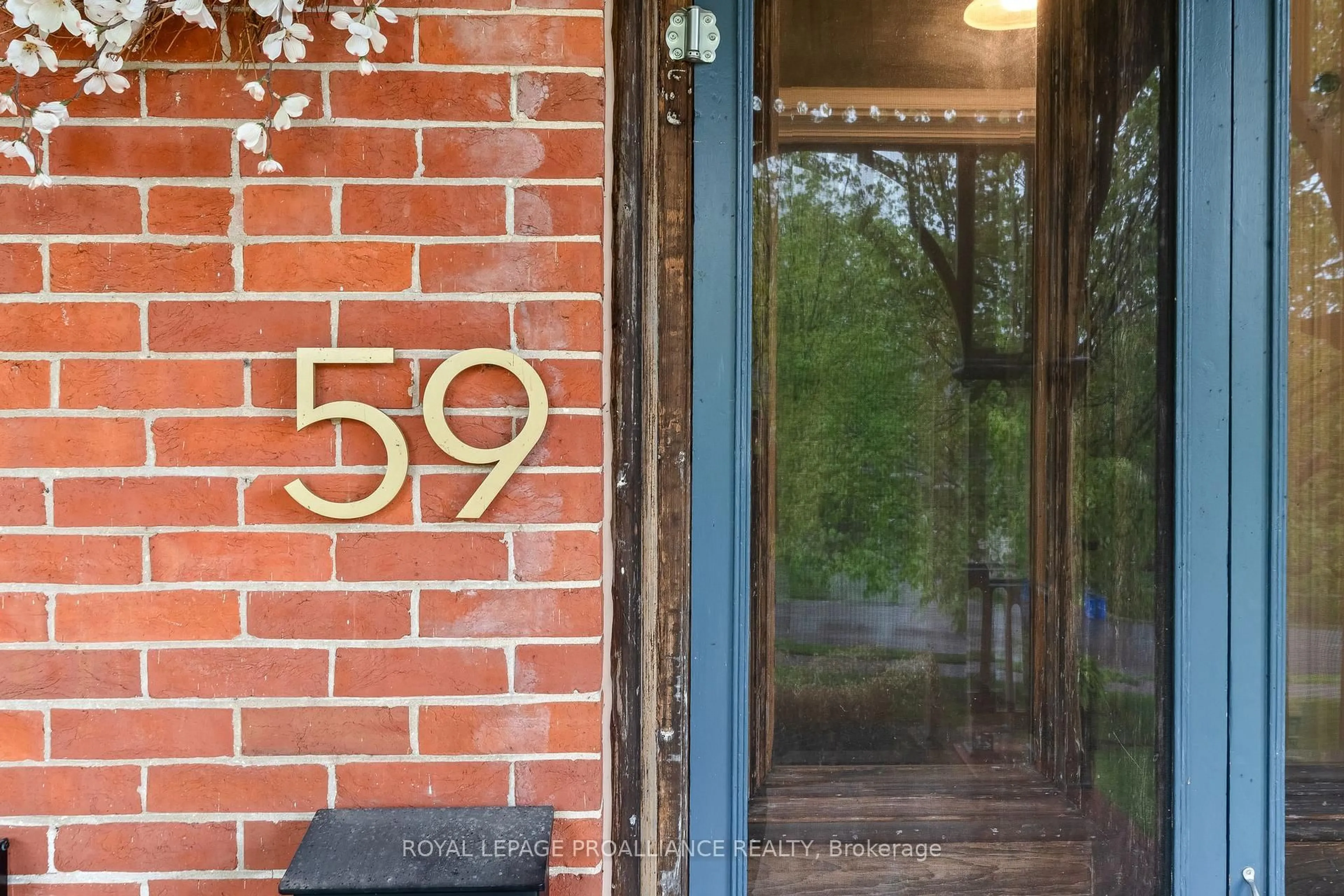 Indoor foyer for 59 King St, Port Hope Ontario L1A 2R6