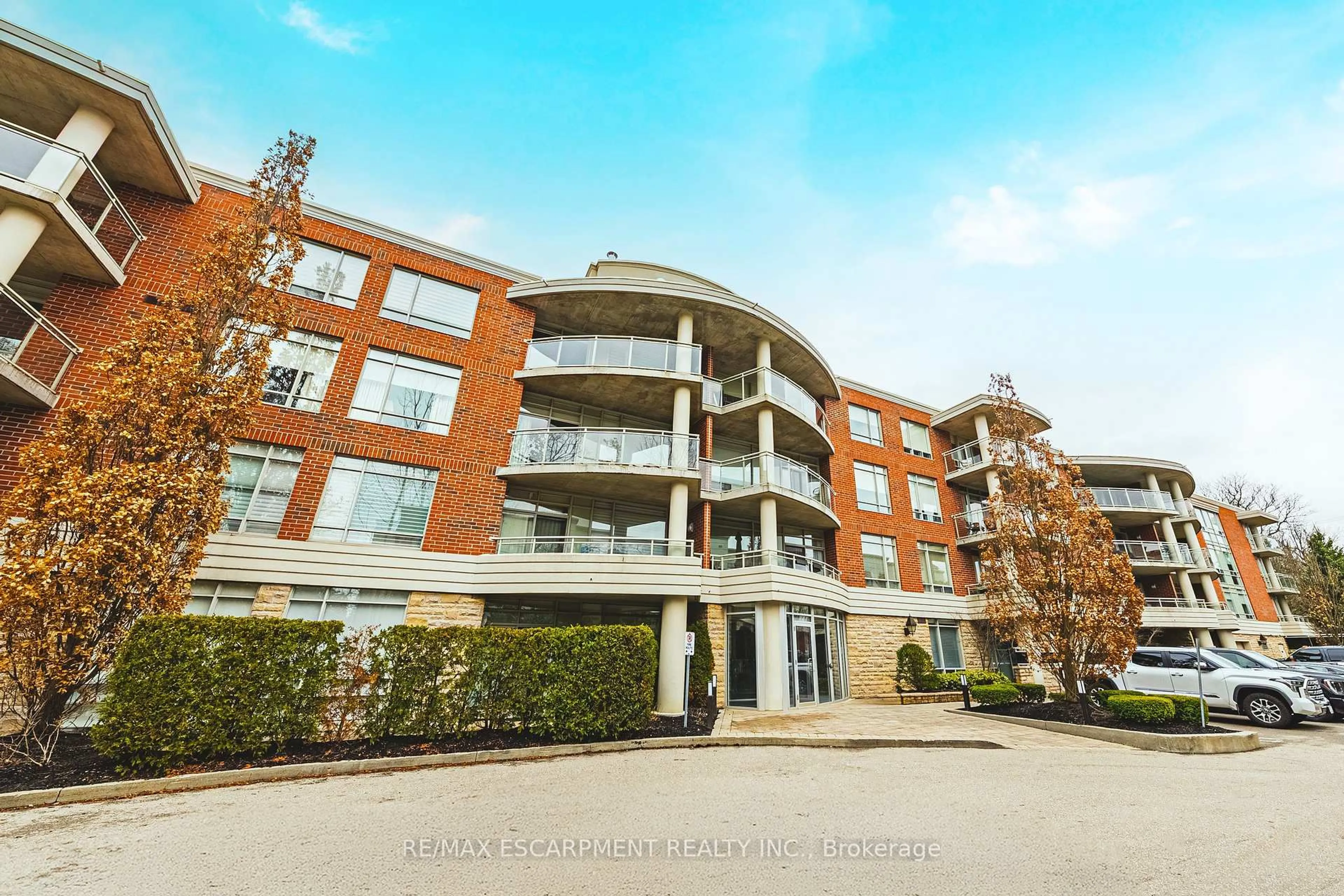 A pic from outside/outdoor area/front of a property/back of a property/a pic from drone, building for 125 Wilson St #107, Hamilton Ontario L9G 0B3