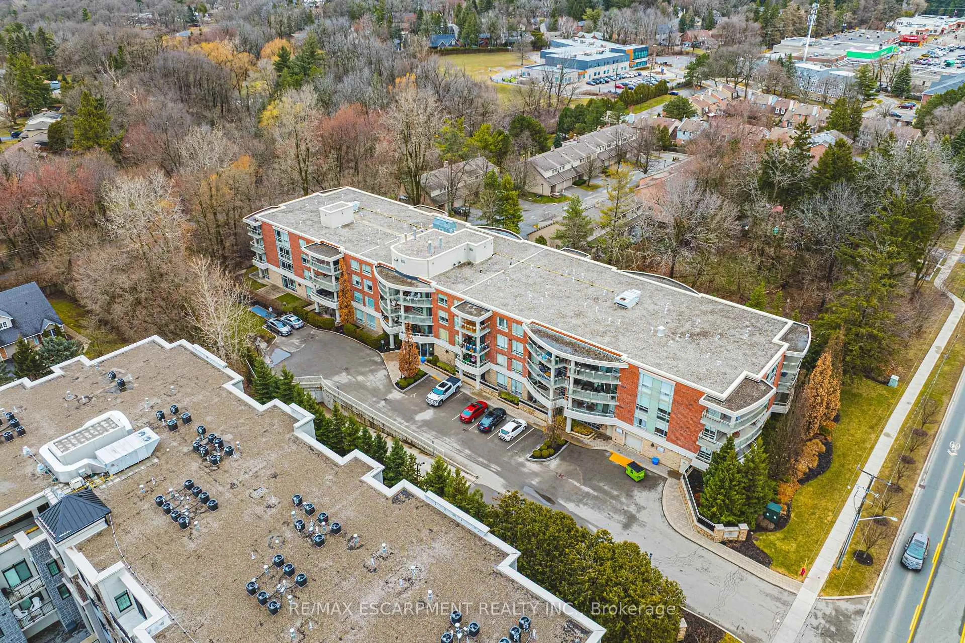 A pic from outside/outdoor area/front of a property/back of a property/a pic from drone, building for 125 Wilson St #107, Hamilton Ontario L9G 0B3