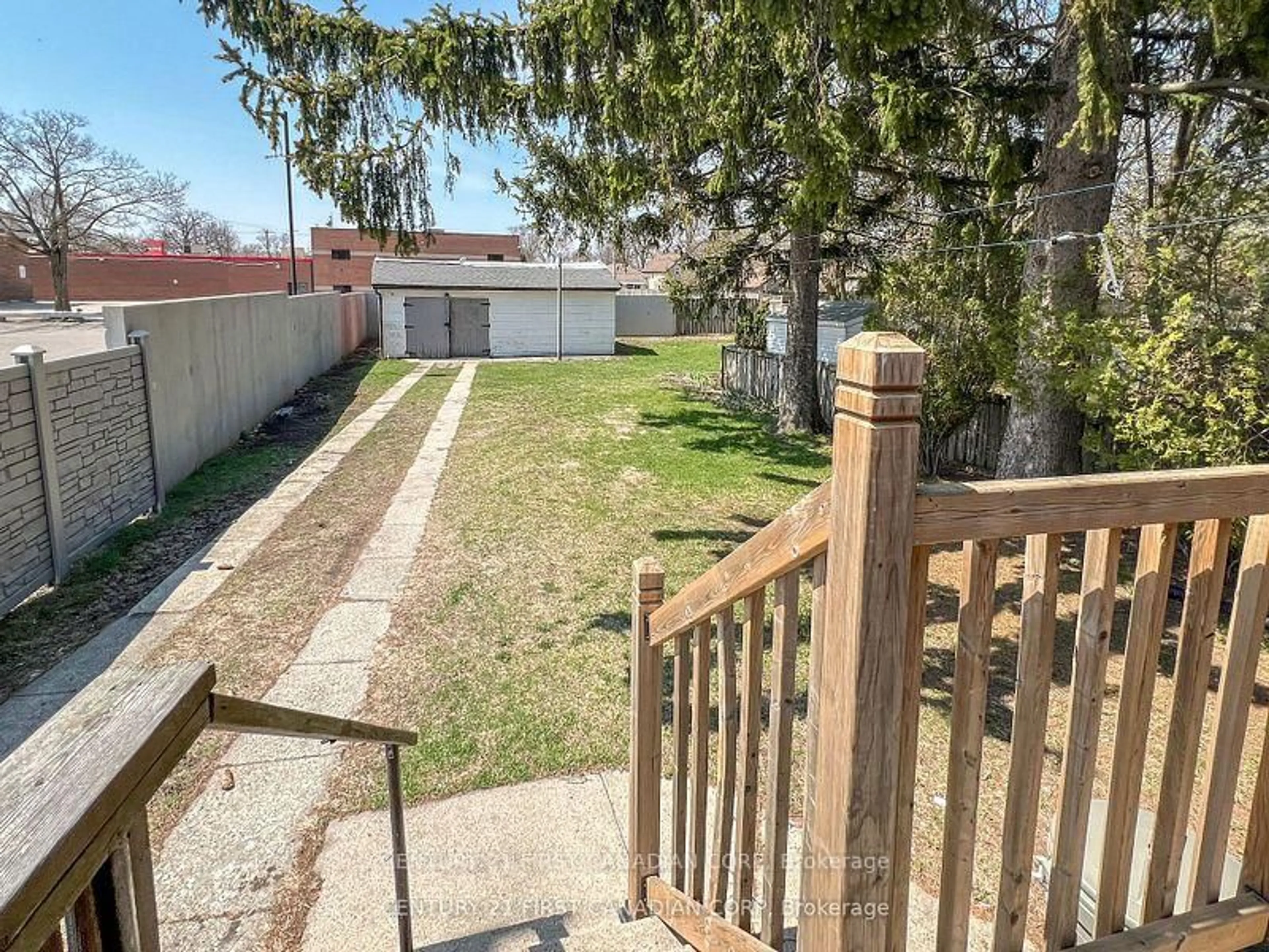 A pic from outside/outdoor area/front of a property/back of a property/a pic from drone, street for 67 Sackville St, London East Ontario N5Z 2E3