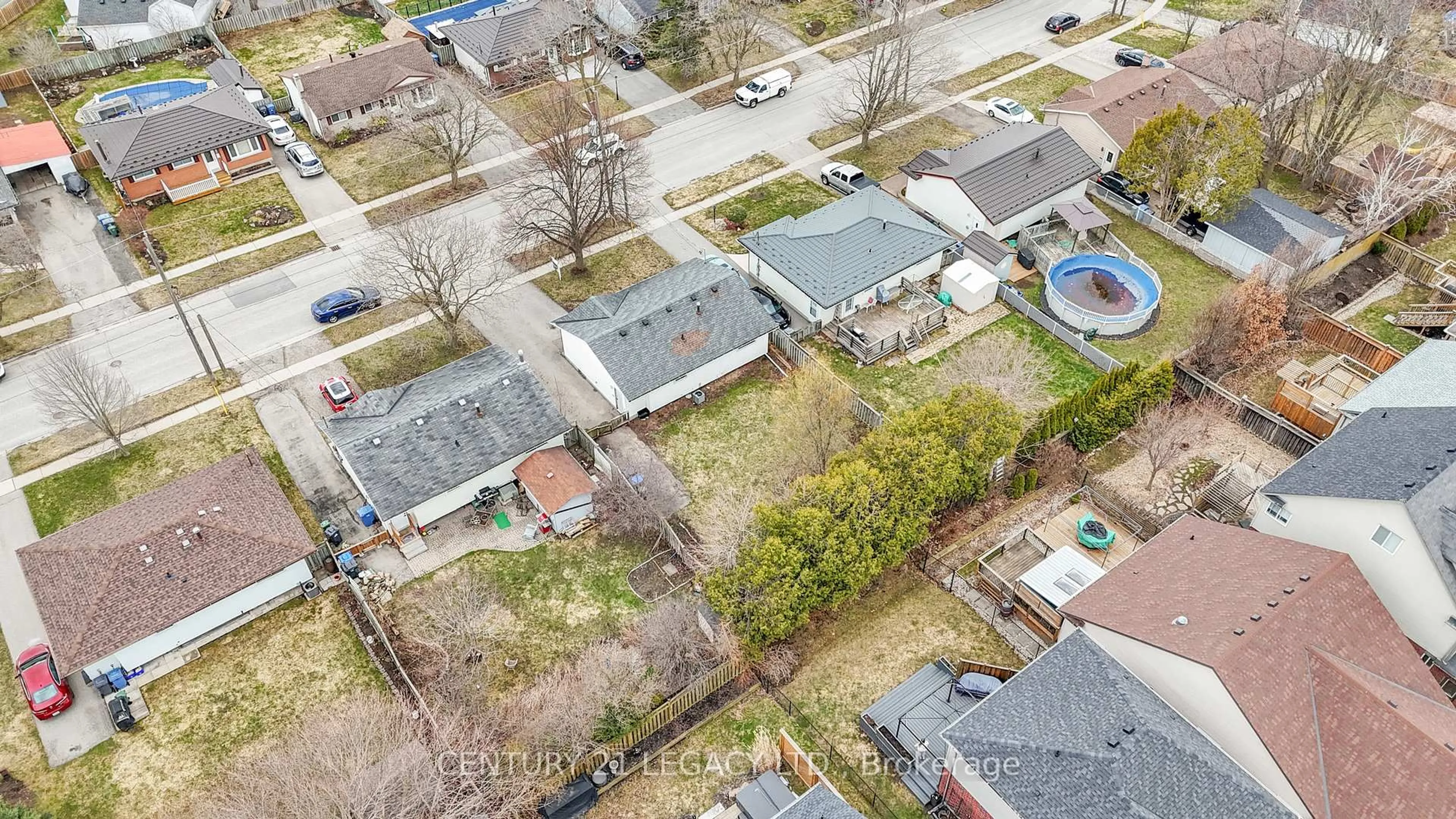 A pic from outside/outdoor area/front of a property/back of a property/a pic from drone, street for 72 Ferndale Ave, Guelph Ontario N1E 1B5