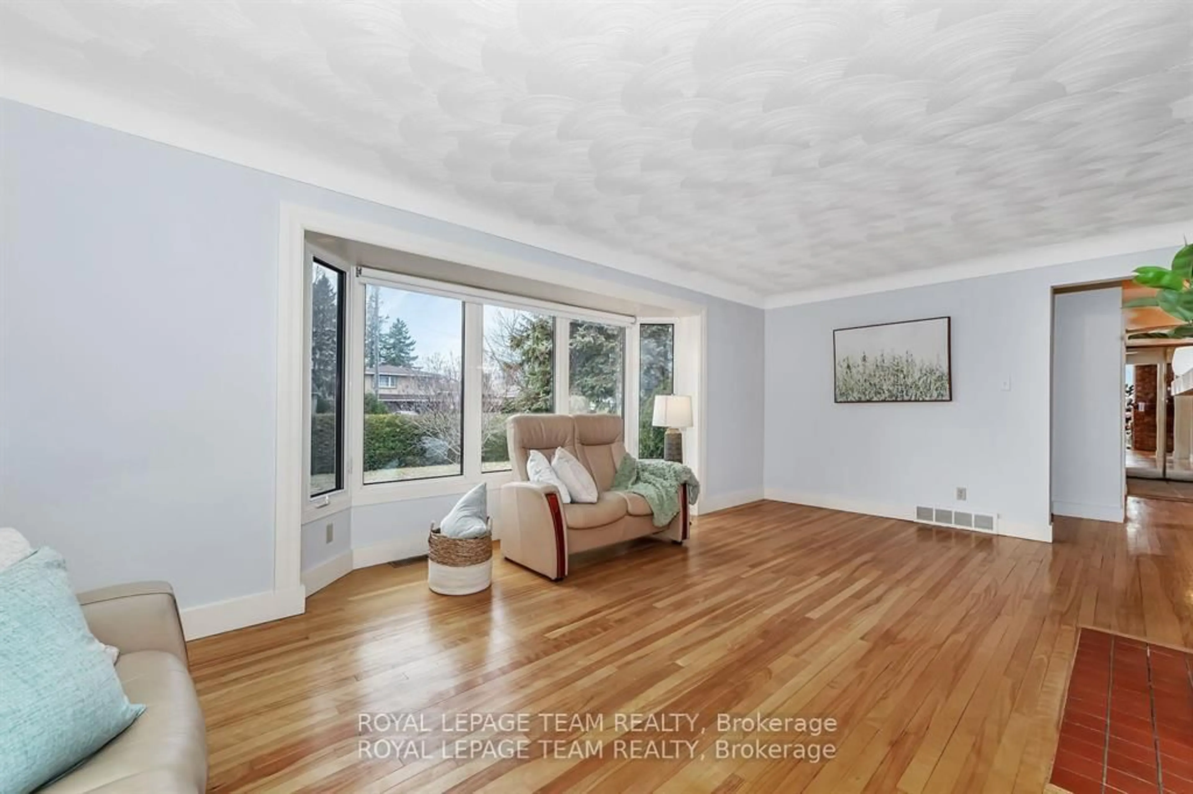Living room with furniture, wood/laminate floor for 2099 Balharrie Ave, Ottawa Ontario K1G 1G4