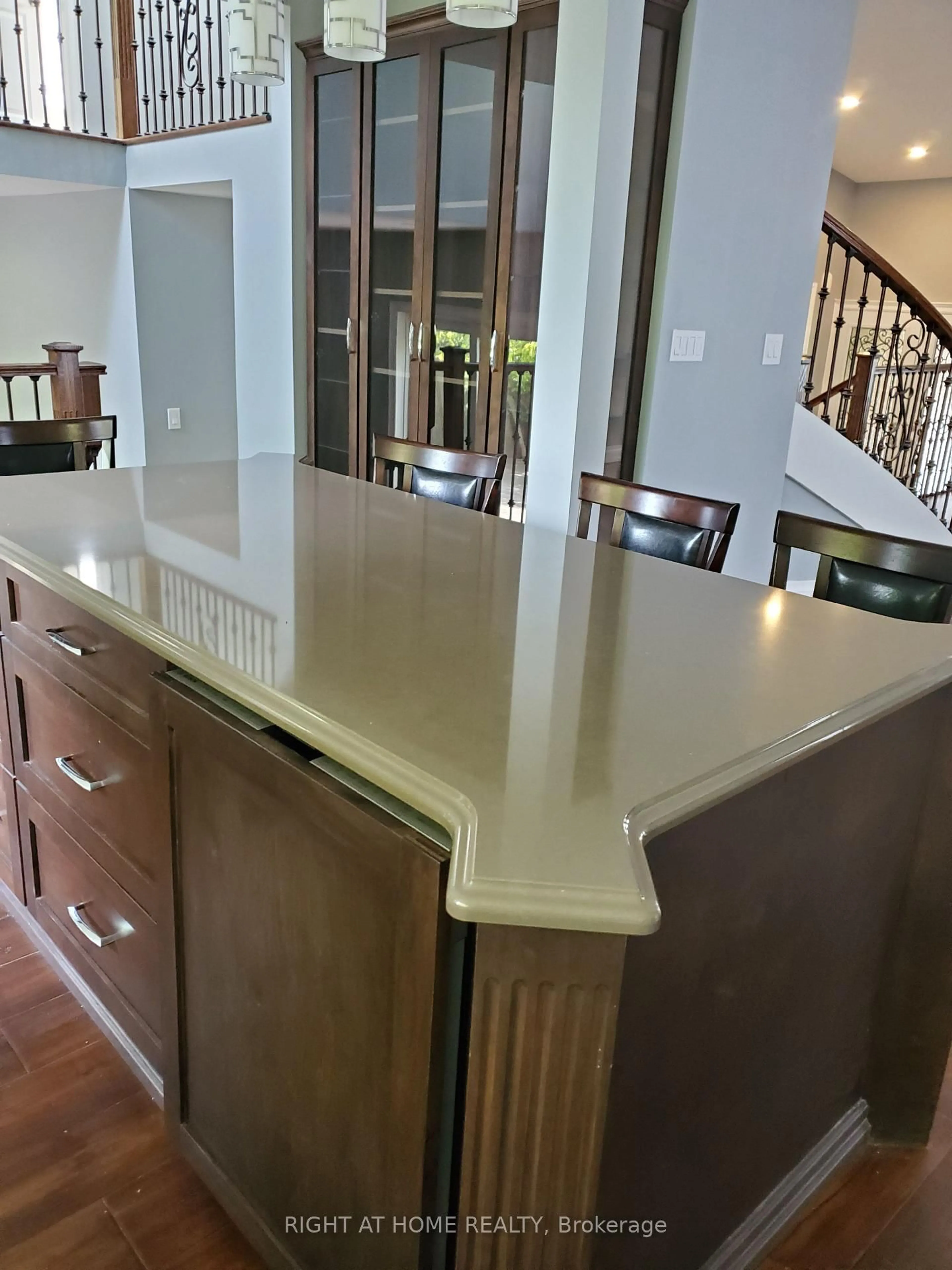 Open concept kitchen, unknown for 6015 Church's Lane, Niagara Falls Ontario L2J 1Y9