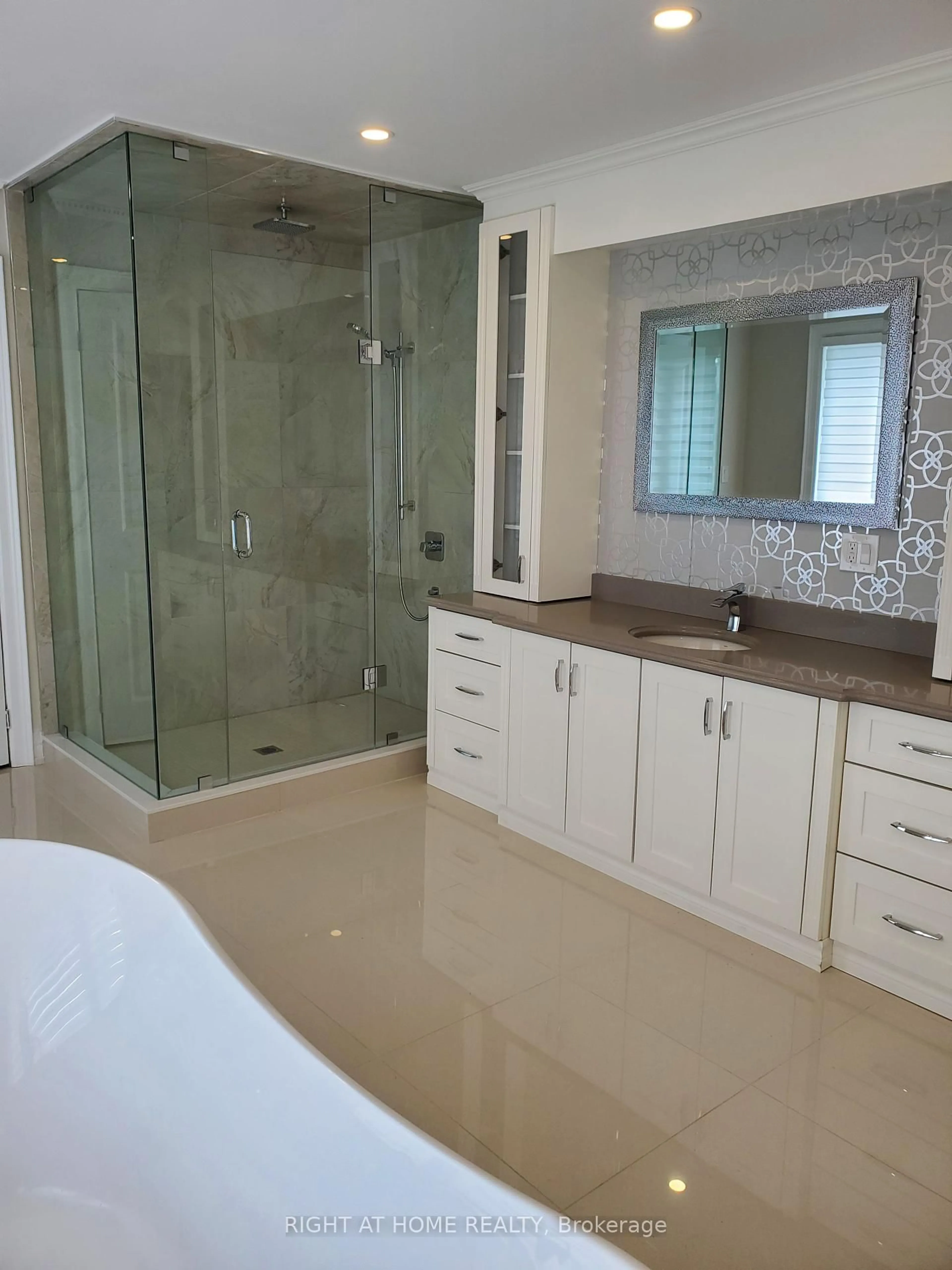 Contemporary bathroom, ceramic/tile floor for 6015 Church's Lane, Niagara Falls Ontario L2J 1Y9