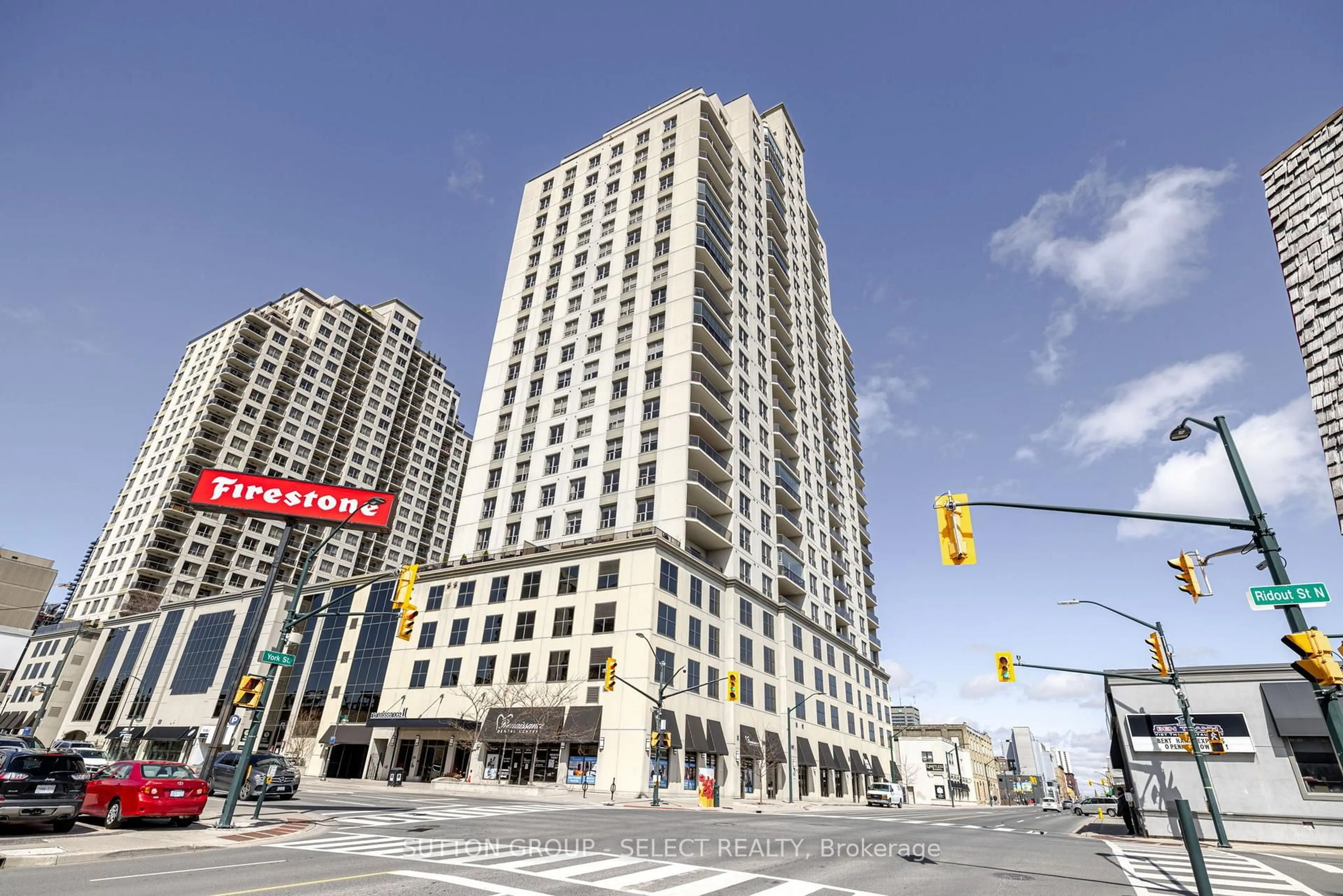 Indoor foyer for 330 RIDOUT St #806, London East Ontario N6A 0A7