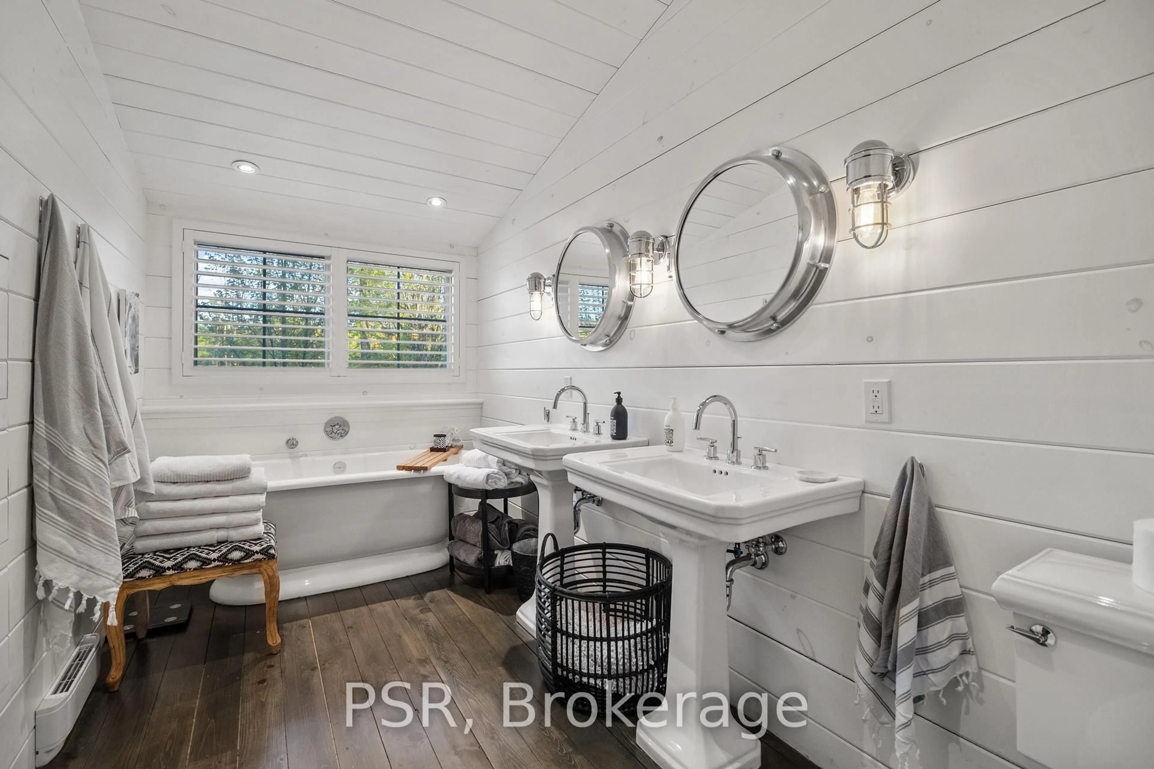 Contemporary bathroom, ceramic/tile floor for 12 Harris St, Muskoka Lakes Ontario P0B 1J0