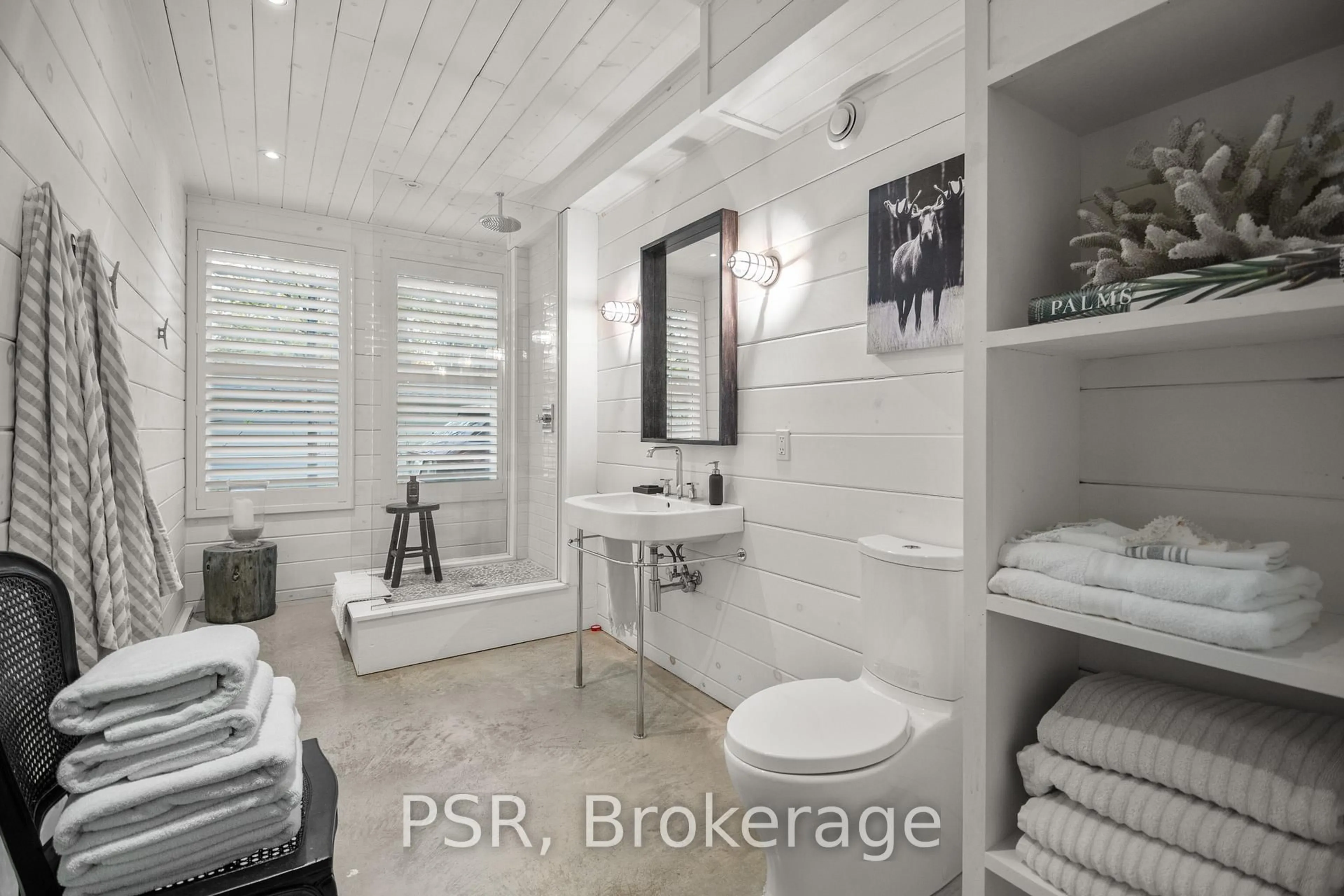 Contemporary bathroom, ceramic/tile floor for 12 Harris St, Muskoka Lakes Ontario P0B 1J0