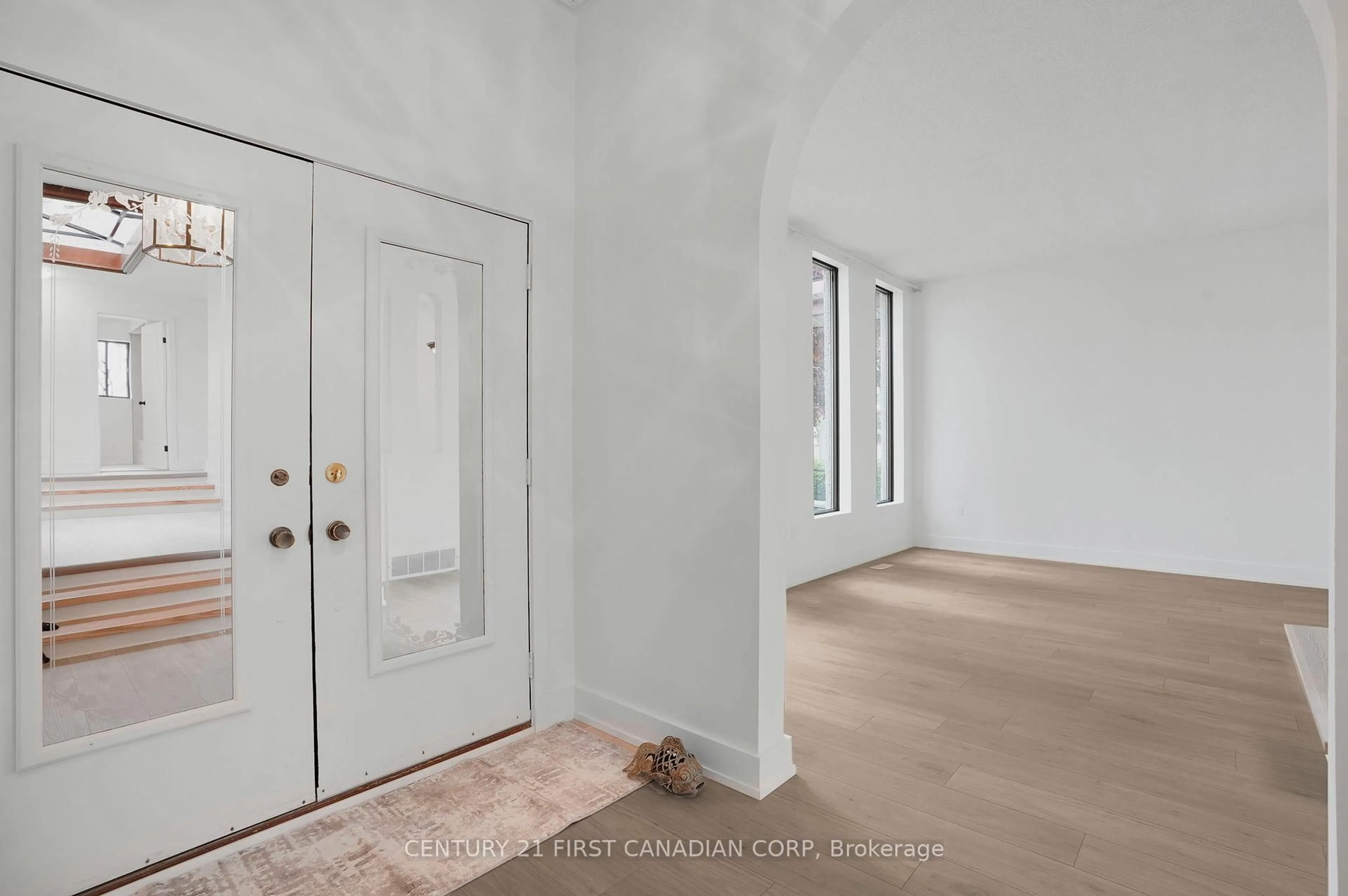 Indoor entryway for 6 Audubon St, Hamilton Ontario L8J 1P7