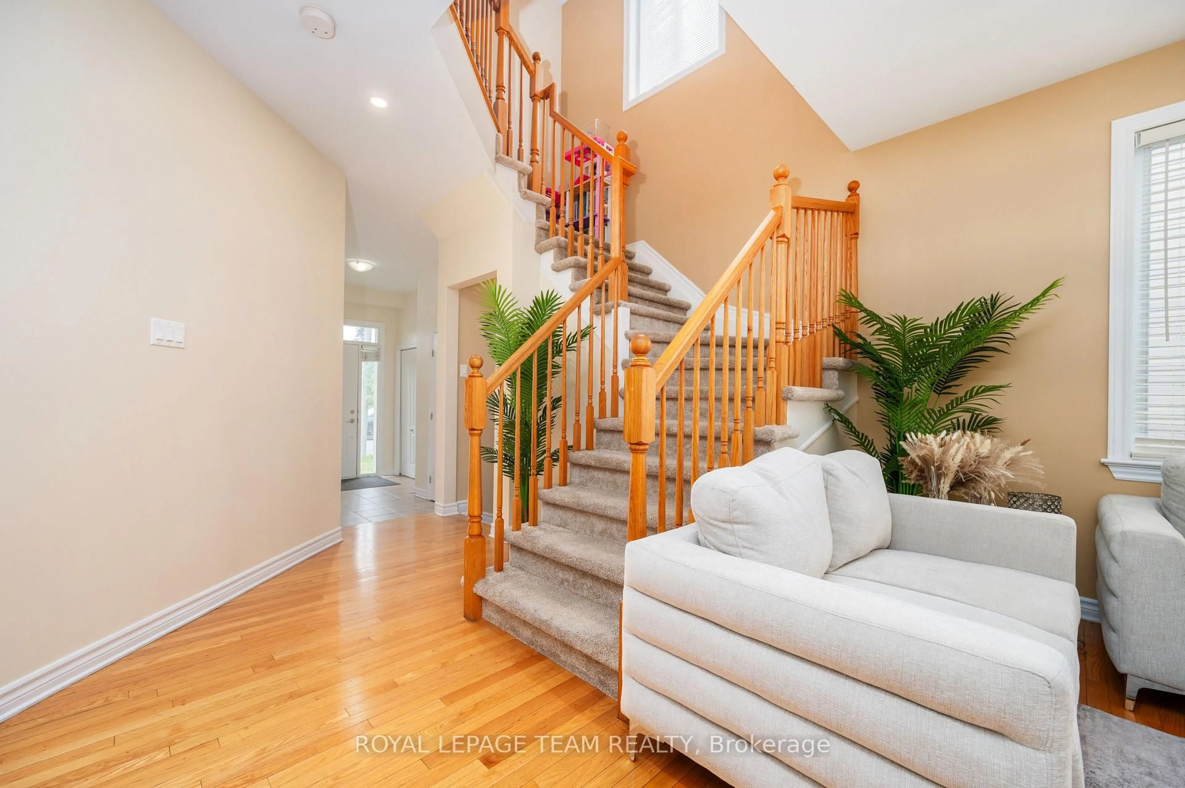 Indoor entryway for 357 Widgeon Way, Ottawa Ontario K1T 0G1