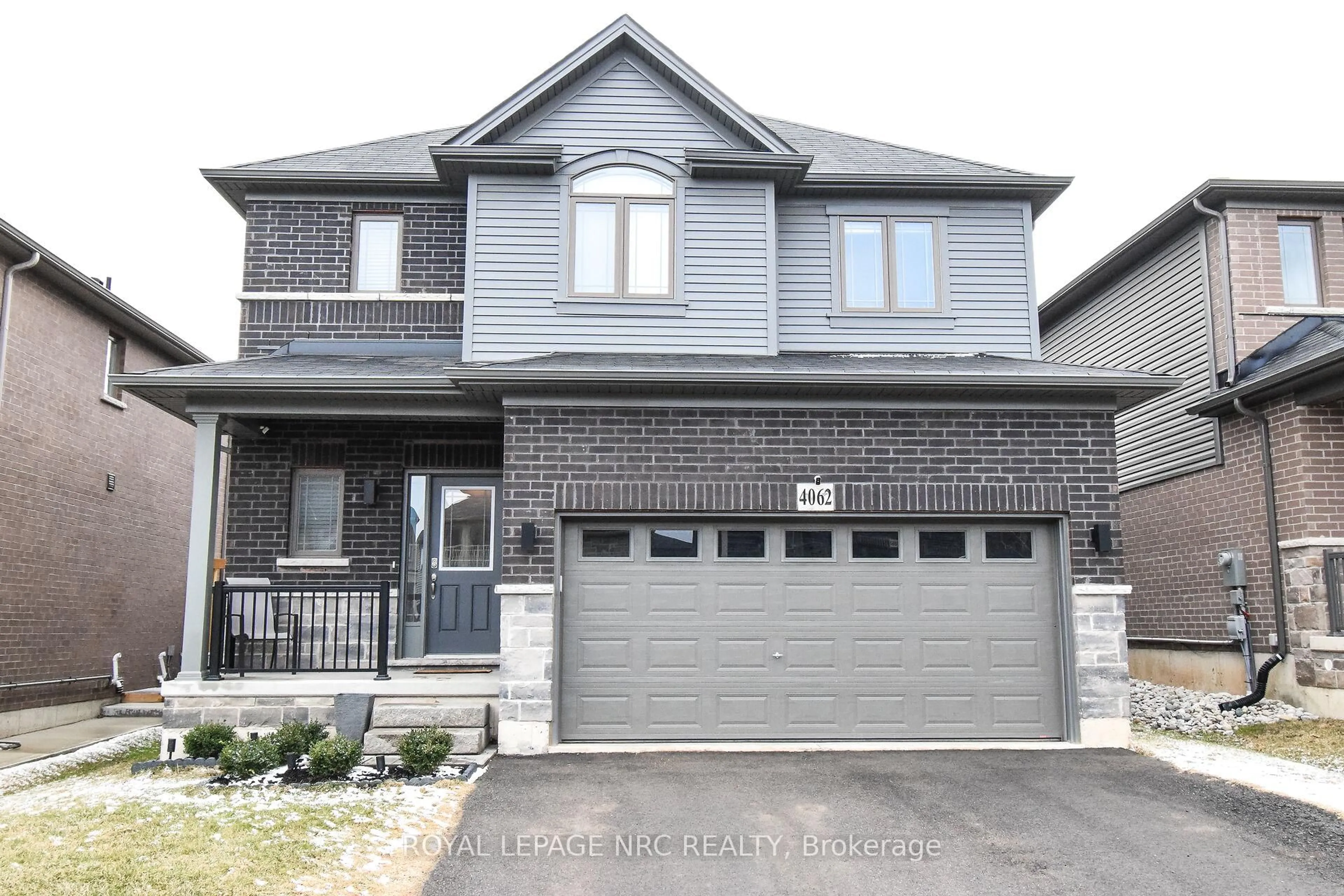 Home with brick exterior material, street for 4062 Thomas St, Lincoln Ontario L3J 0S5