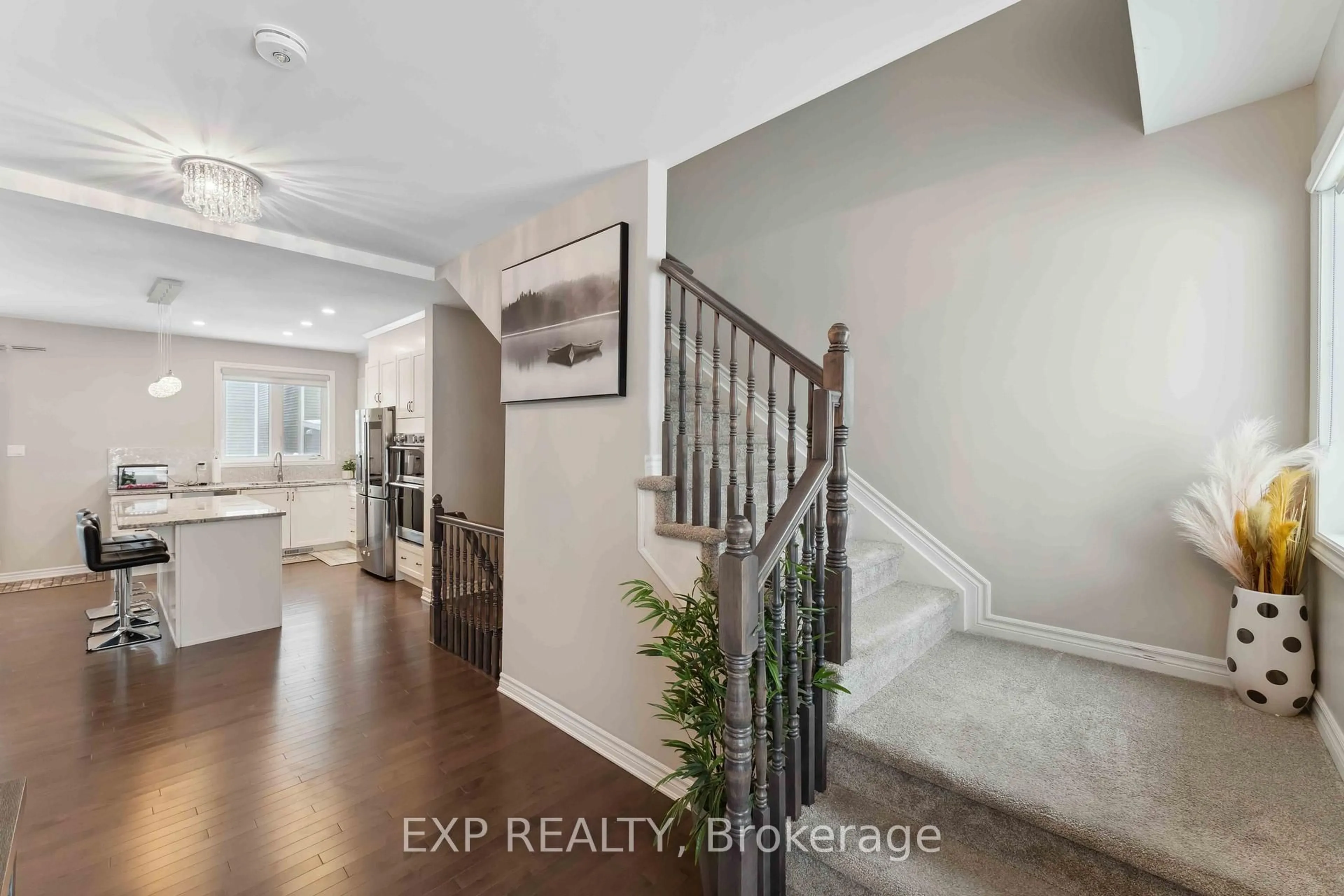 Indoor entryway for 107 Aubrais Cres, Ottawa Ontario K1W 0M9