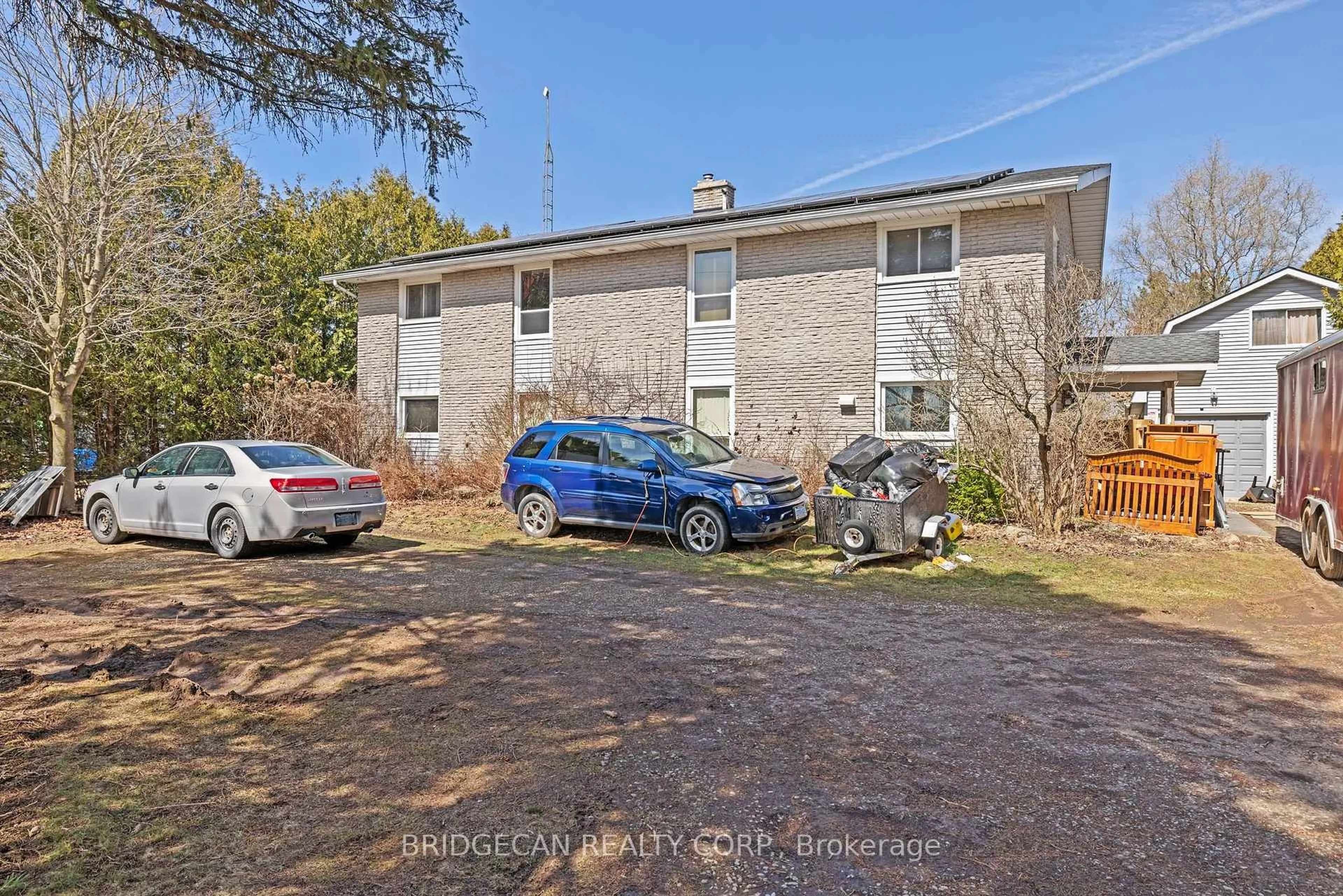 A pic from outside/outdoor area/front of a property/back of a property/a pic from drone, unknown for 827 6th Concession Rd, Hamilton Ontario L8B 1N3