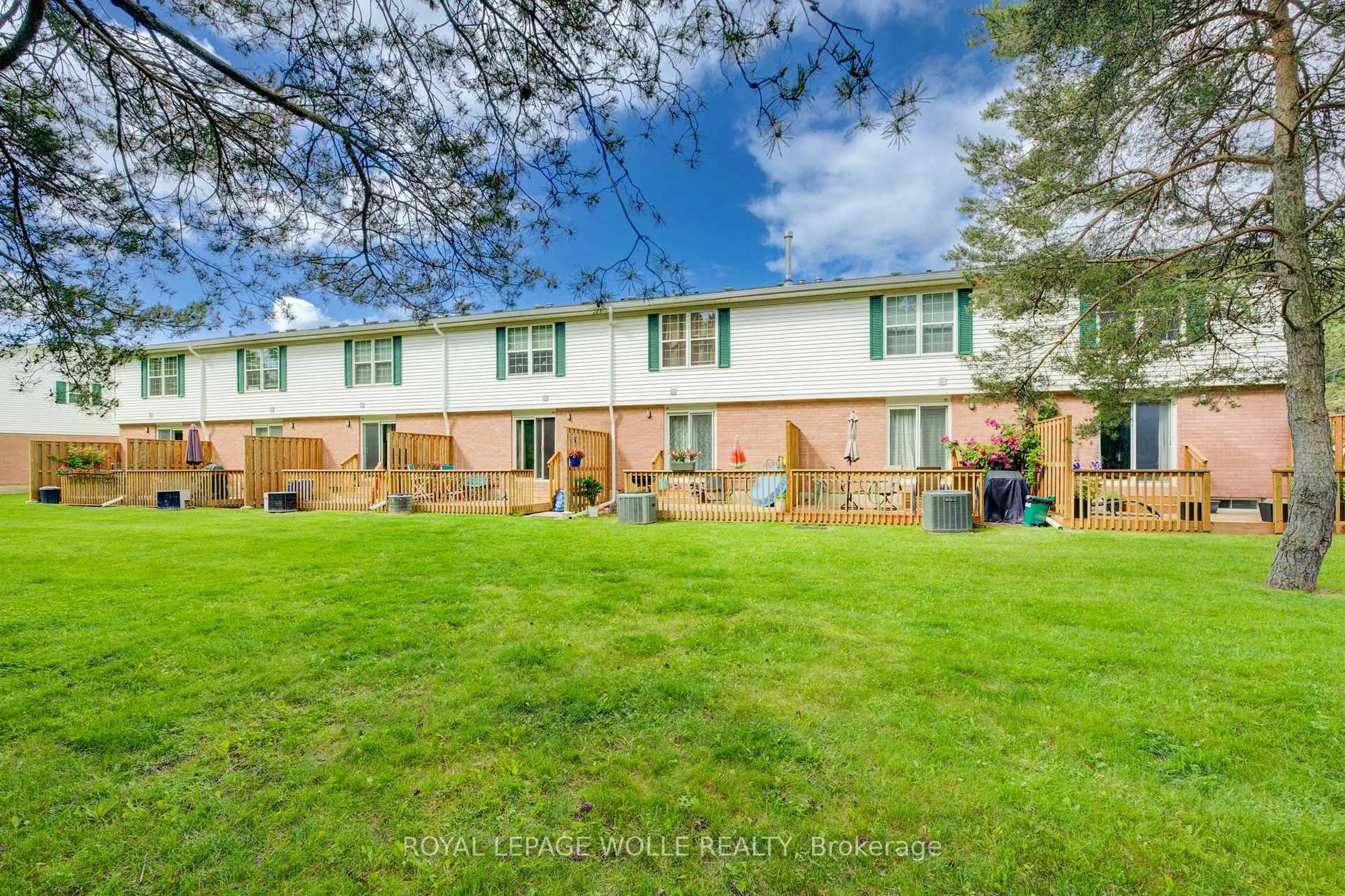 A pic from outside/outdoor area/front of a property/back of a property/a pic from drone, unknown for 465 Woolwich St #17, Waterloo Ontario N2K 3S4