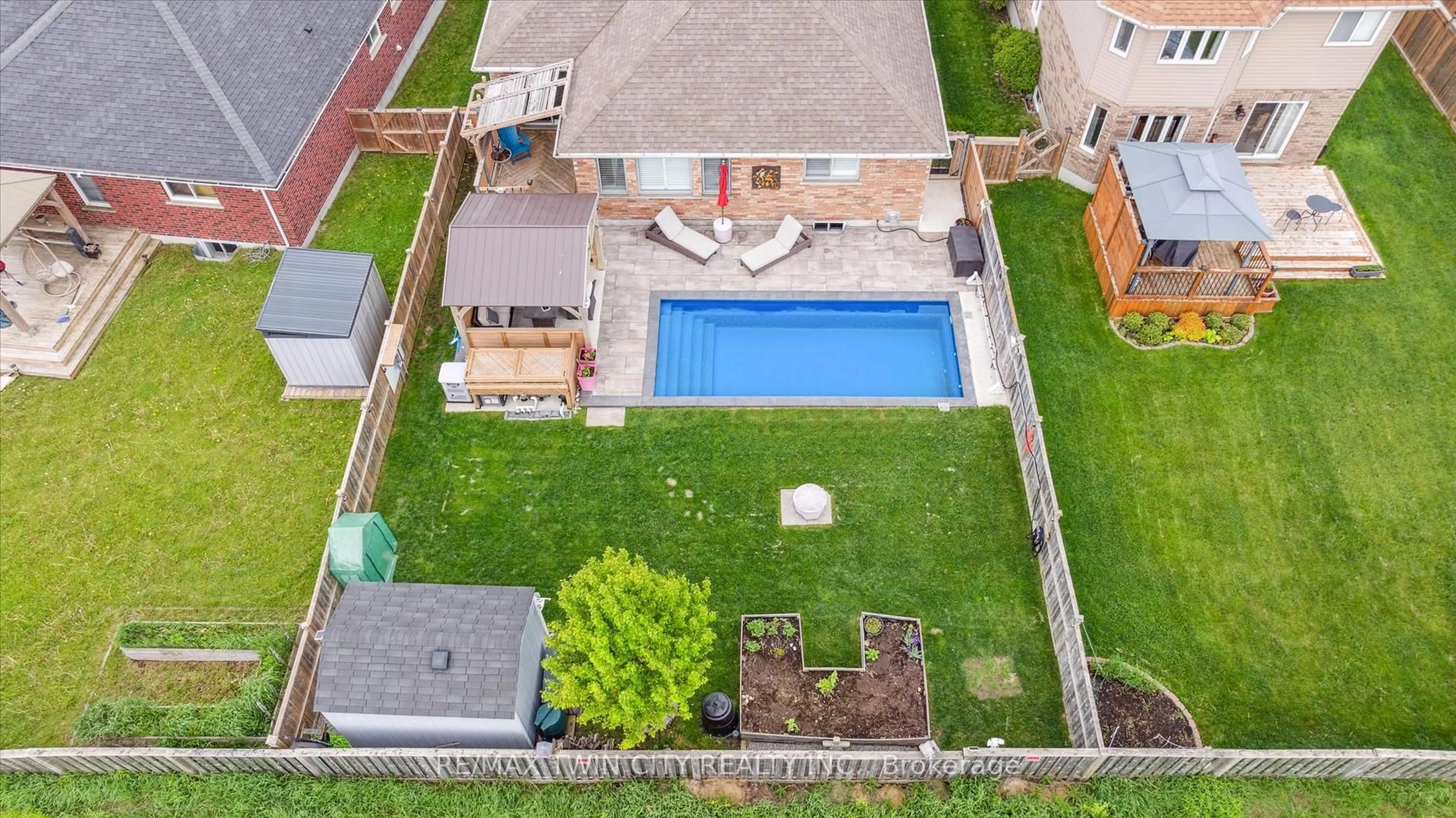 A pic from outside/outdoor area/front of a property/back of a property/a pic from drone, street for 112 English Cres, Blandford-Blenheim Ontario N0J 1S0