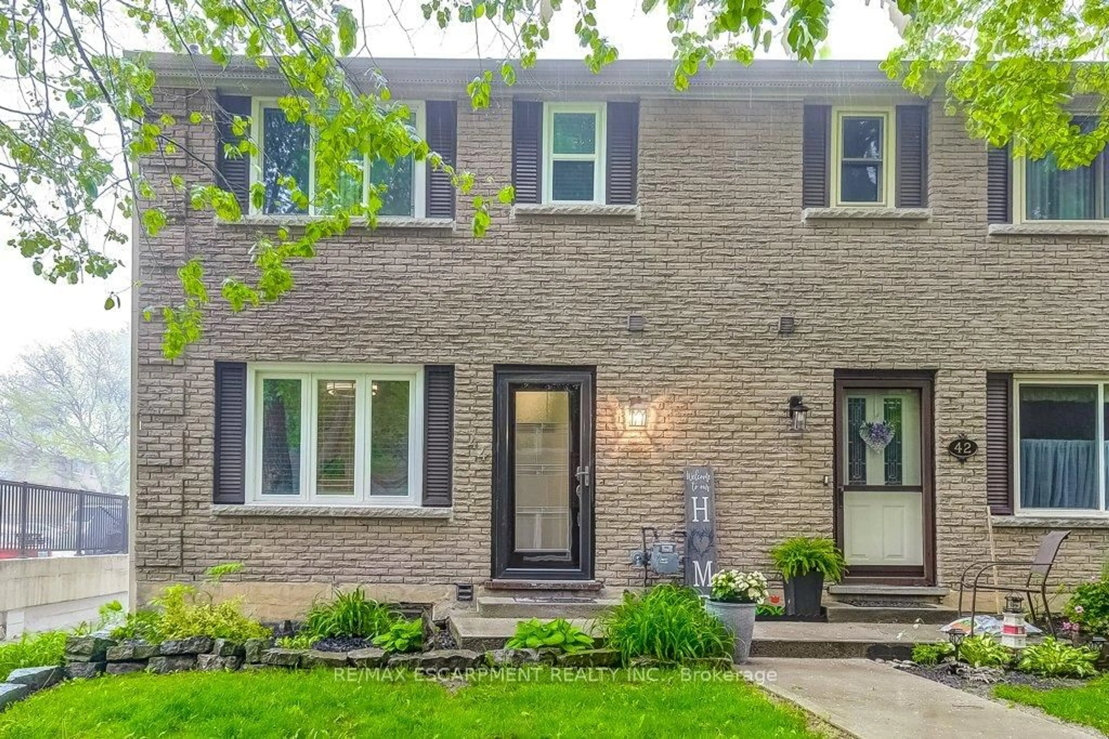 Home with brick exterior material, street for 44 TIVOLI Dr, Hamilton Ontario L9C 2E4