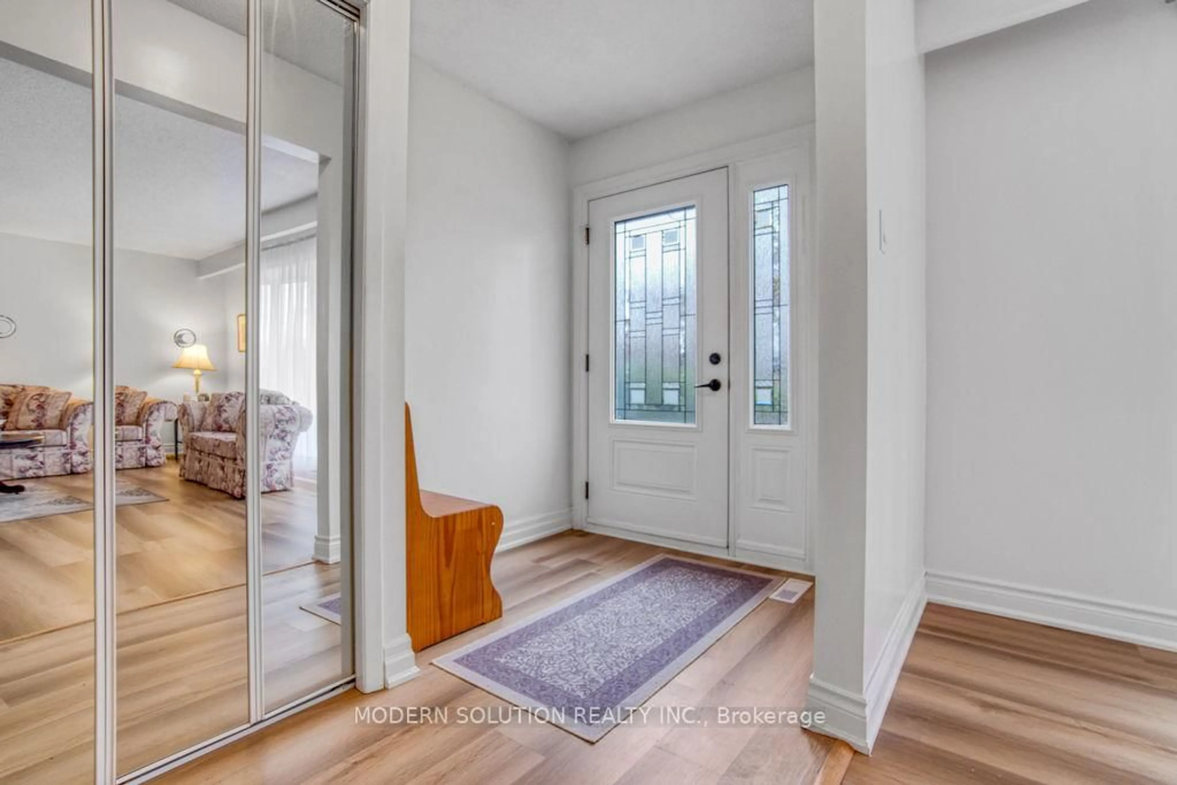 Indoor entryway for 36 Hillcrest Ave, Brantford Ontario N3T 5X8