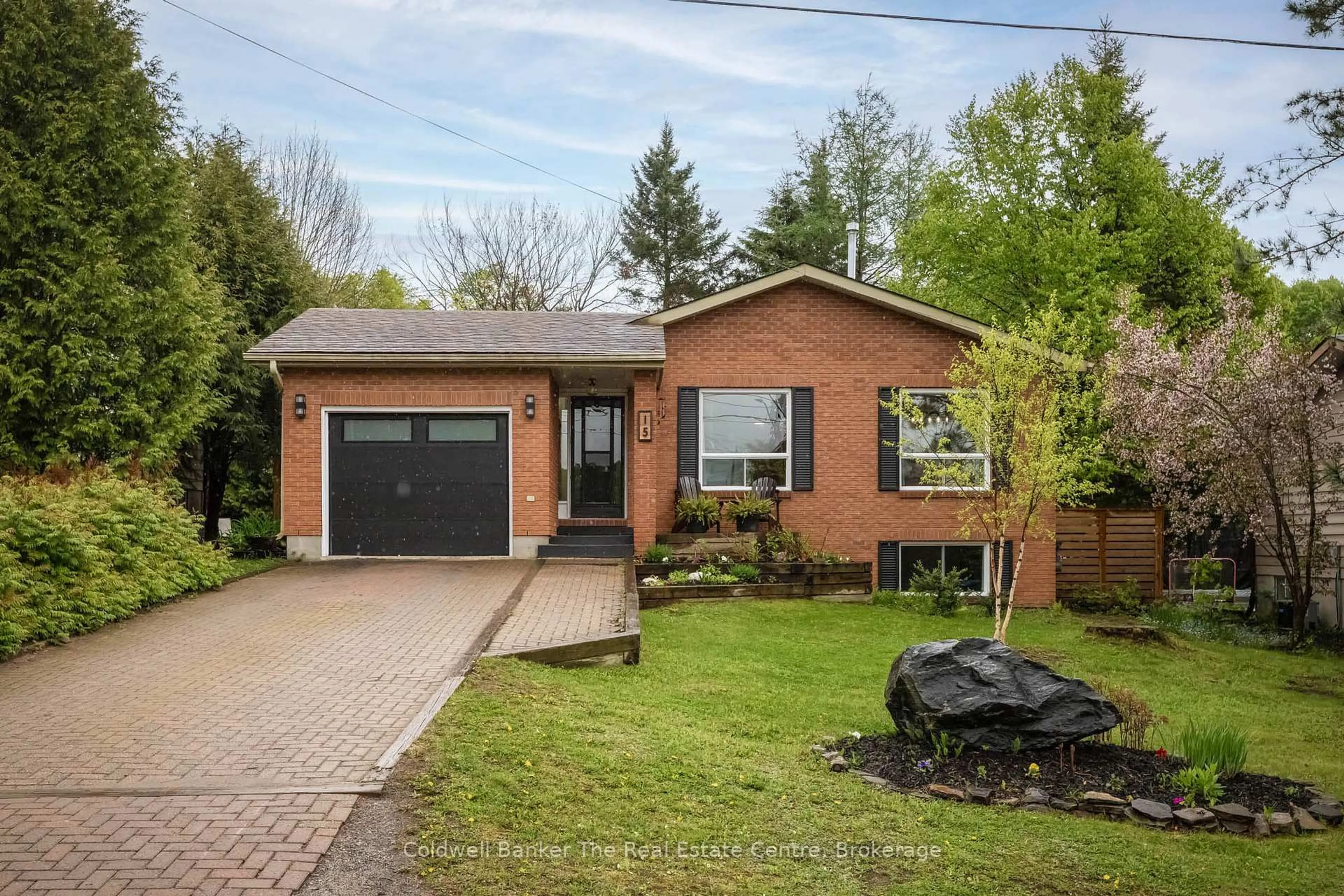 Home with brick exterior material, street for 15 George St, Huntsville Ontario P1H 1V5