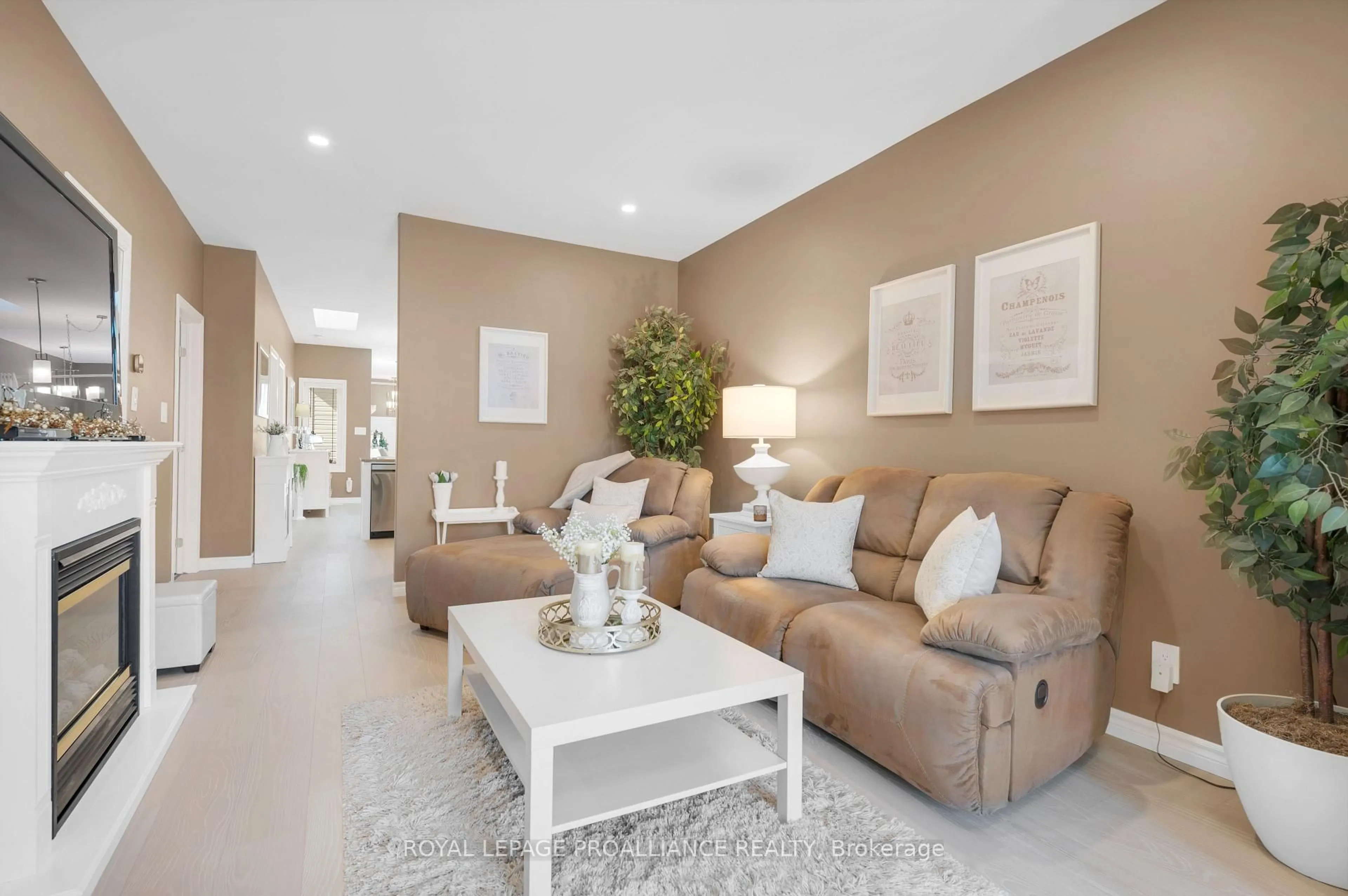 Living room with furniture, unknown for 47 Athabaska Dr, Belleville Ontario K8N 0T1