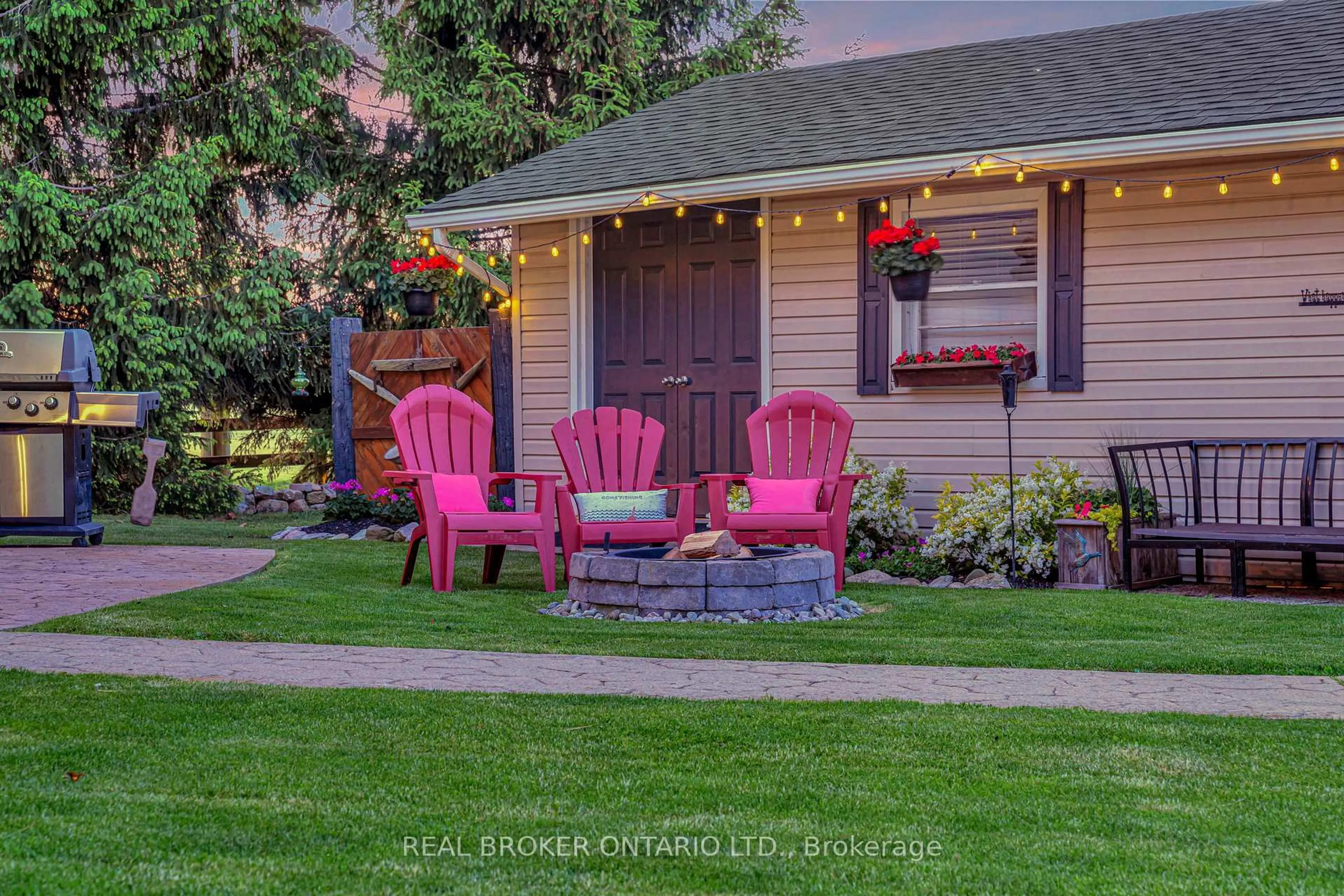 Patio, street for 1697 Lakeshore Rd, Haldimand Ontario N0A 1P0