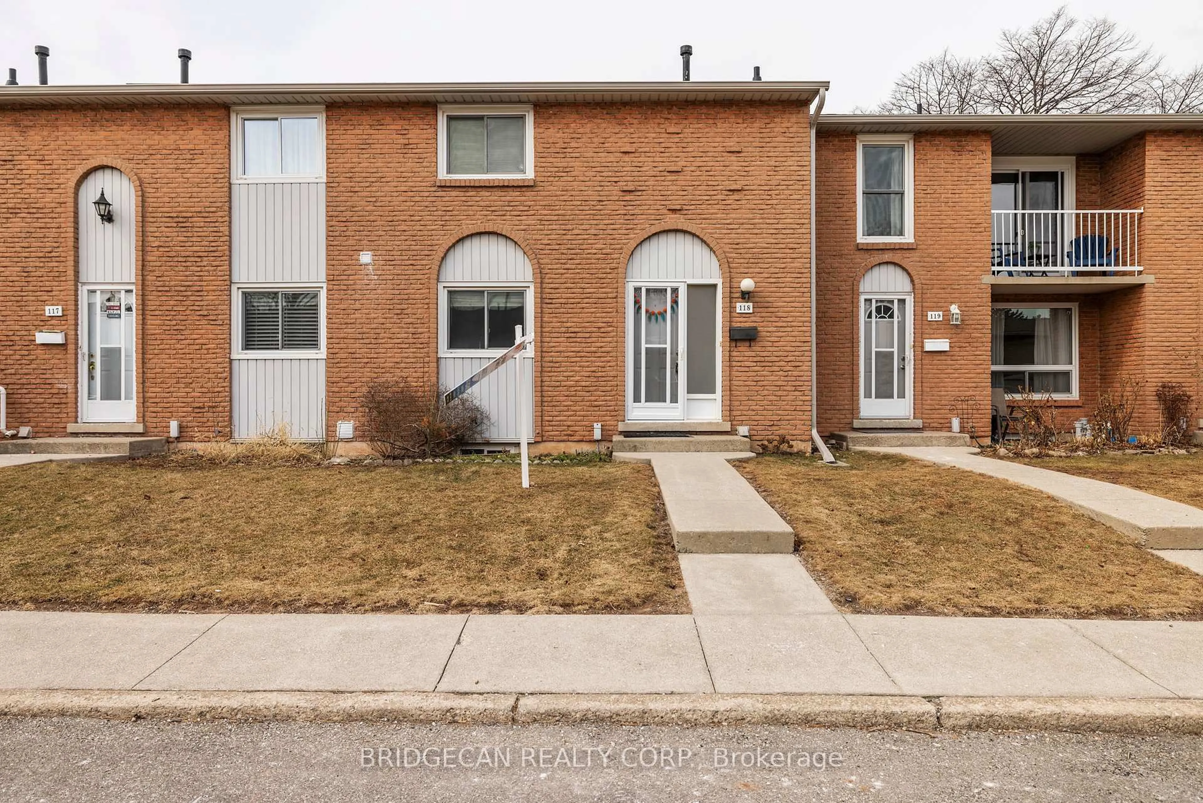 Home with brick exterior material, street for 151 Gateshead Cres #118, Hamilton Ontario L8G 3W1