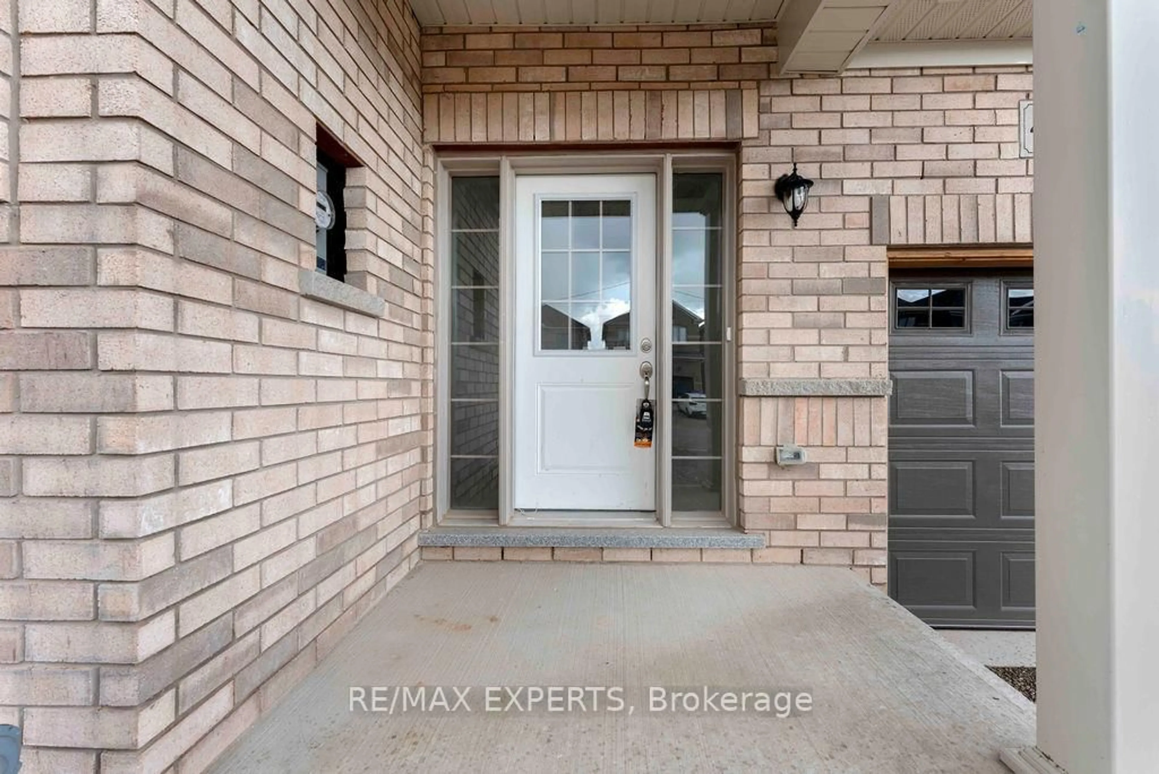 Indoor entryway for 403 Van Dusen Ave, Southgate Ontario N0C 1B0