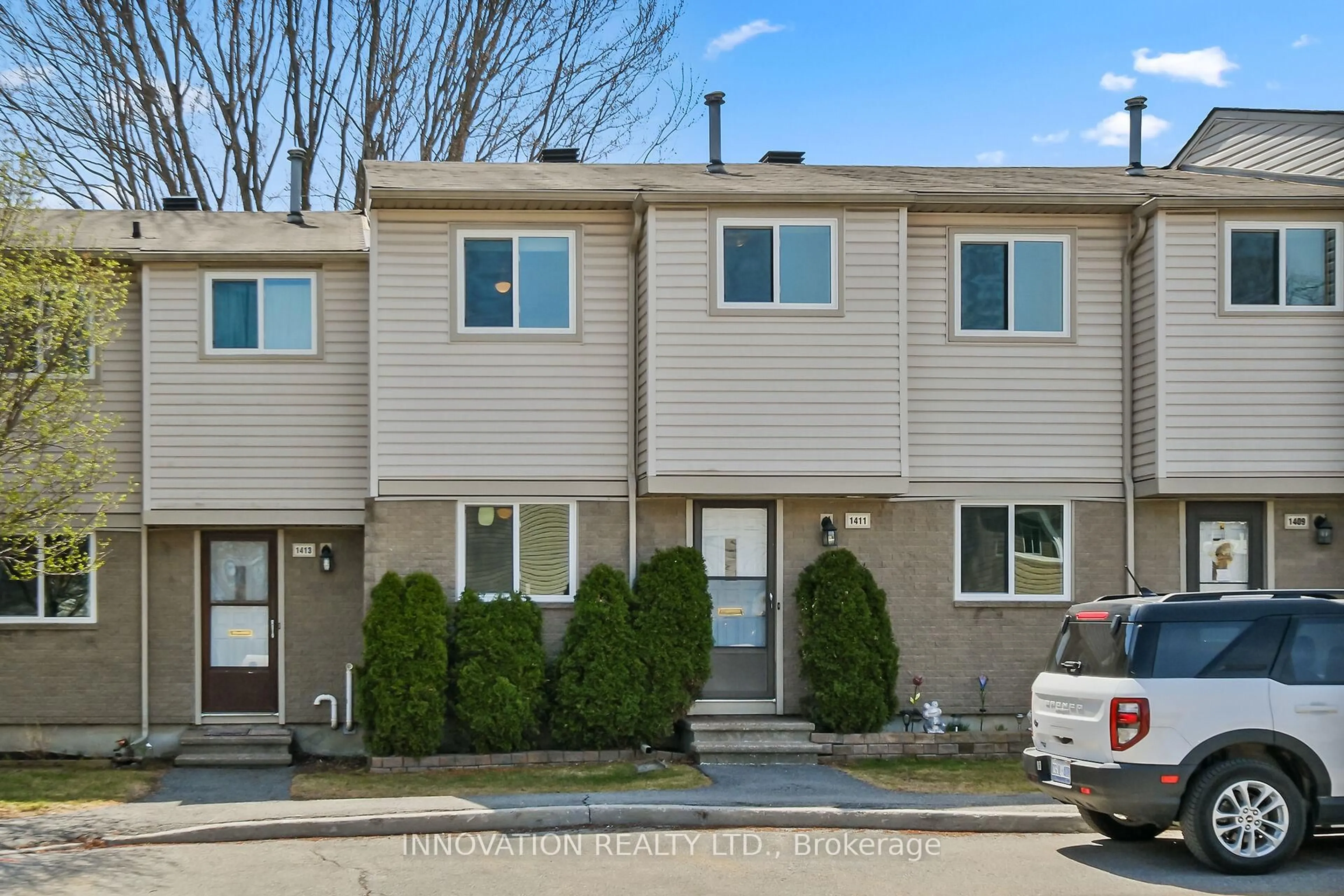 Home with vinyl exterior material, street for 1411 Perez Cres, Ottawa Ontario K1J 8V3