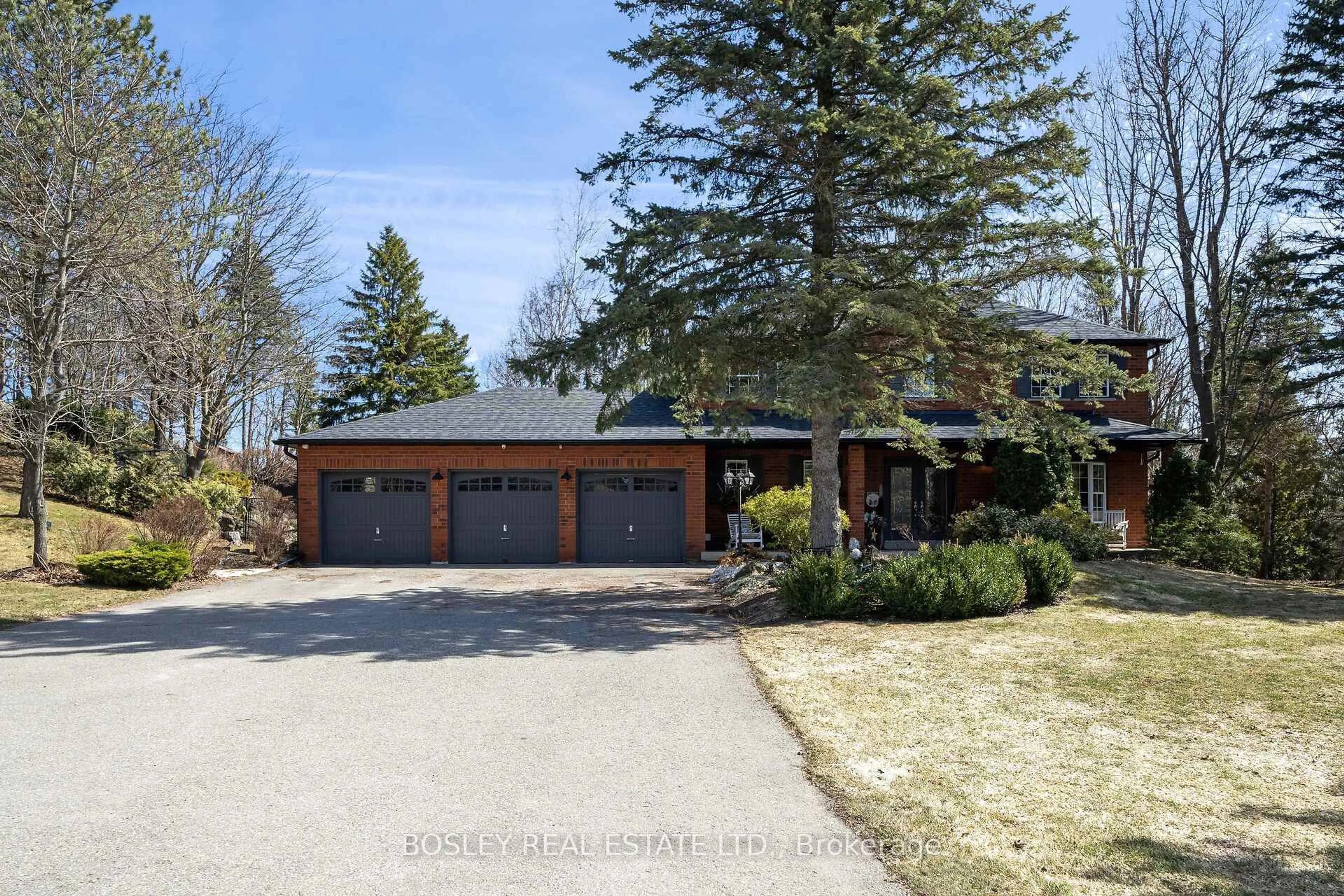 A pic from outside/outdoor area/front of a property/back of a property/a pic from drone, street for 16 Bayberry Rd, Mono Ontario L9W 6G6