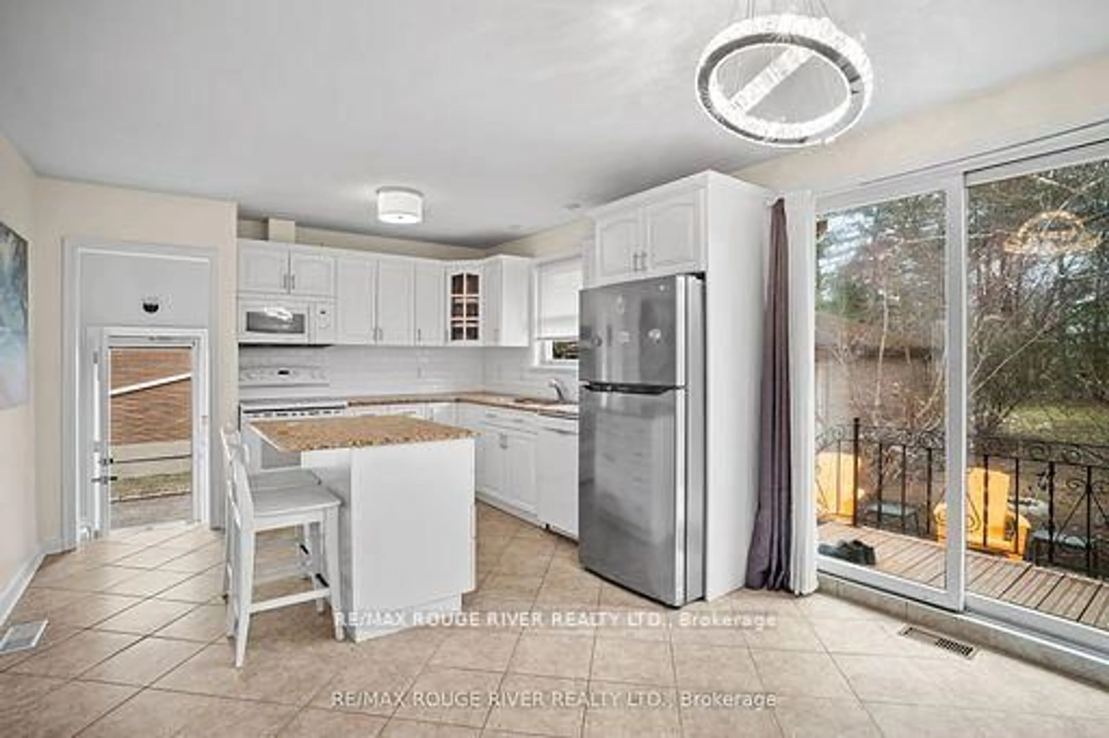 Open concept kitchen, ceramic/tile floor for 6478 Brock St, Niagara Falls Ontario L2J 1W3