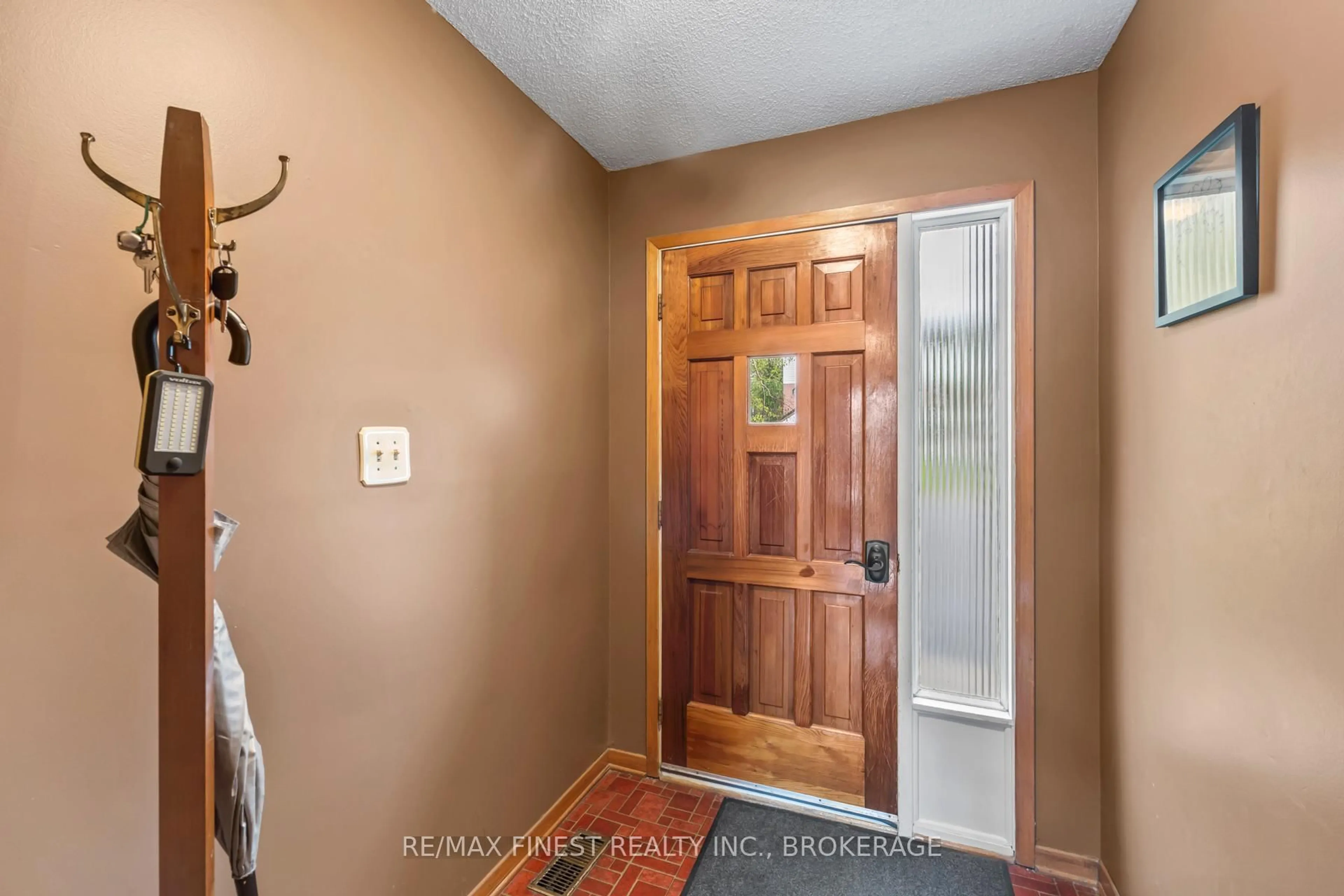 Indoor entryway for 84 Joyce St, Kingston Ontario K7K 6A7