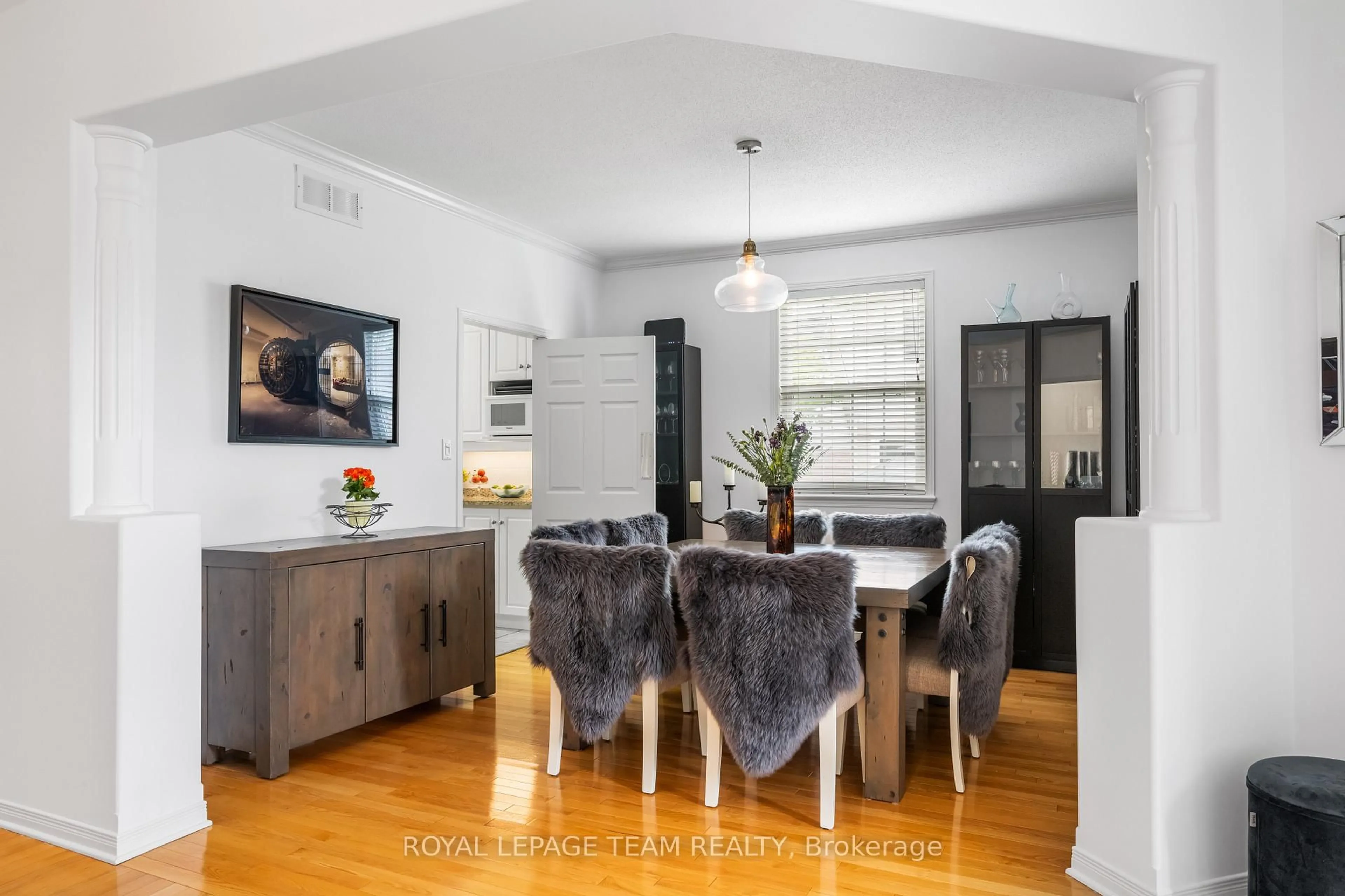Dining room, wood/laminate floor for 22 Leatherwood Cres, Ottawa Ontario K2J 4X9