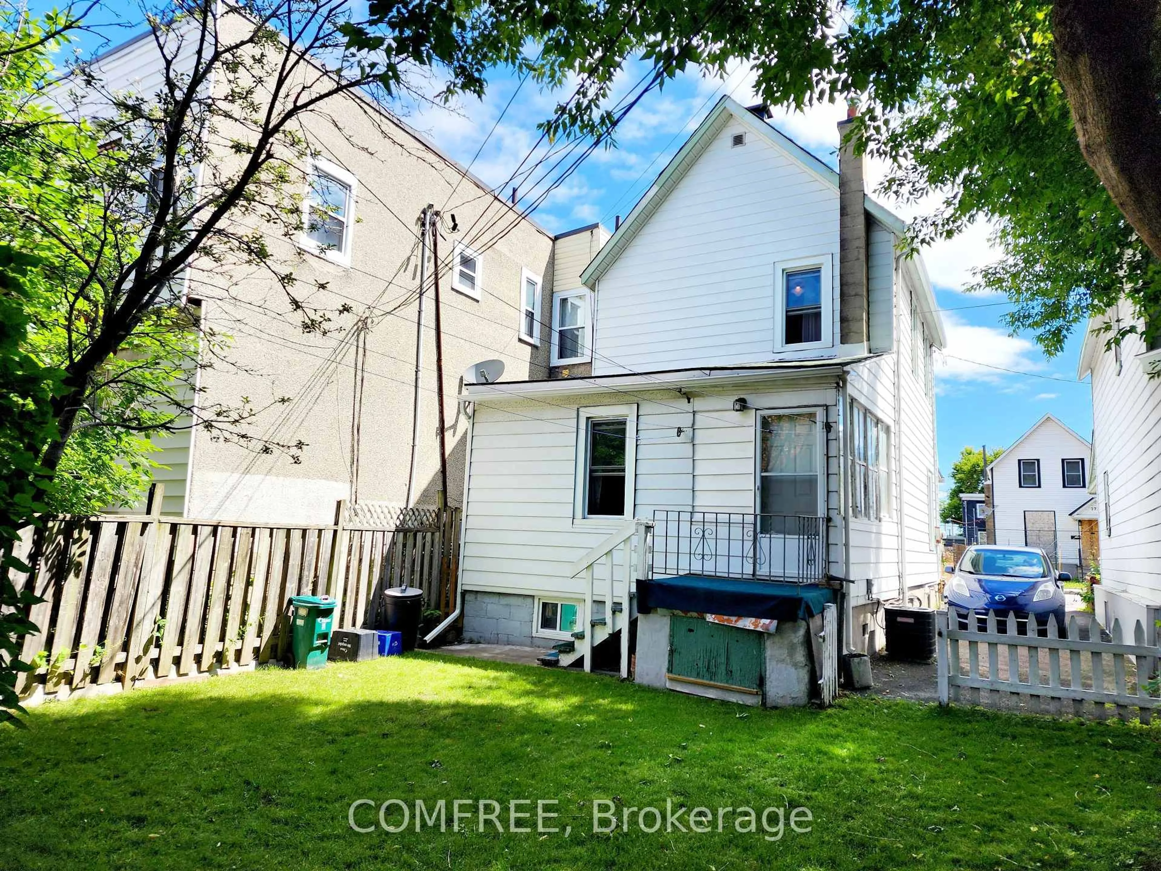 Unknown for 274 Bell St, Ottawa Ontario K1S 4J8