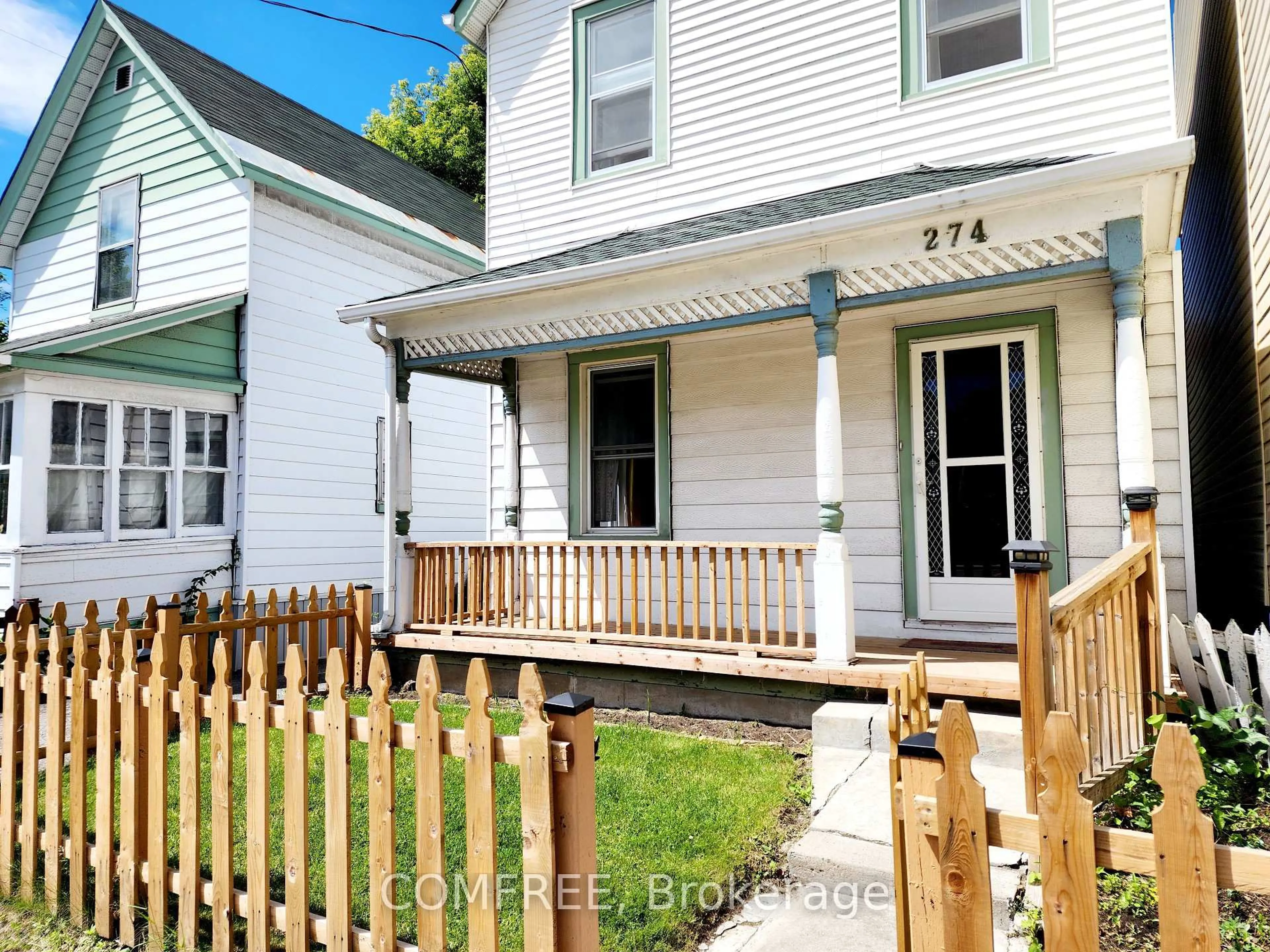 Home with vinyl exterior material, street for 274 Bell St, Ottawa Ontario K1S 4J8