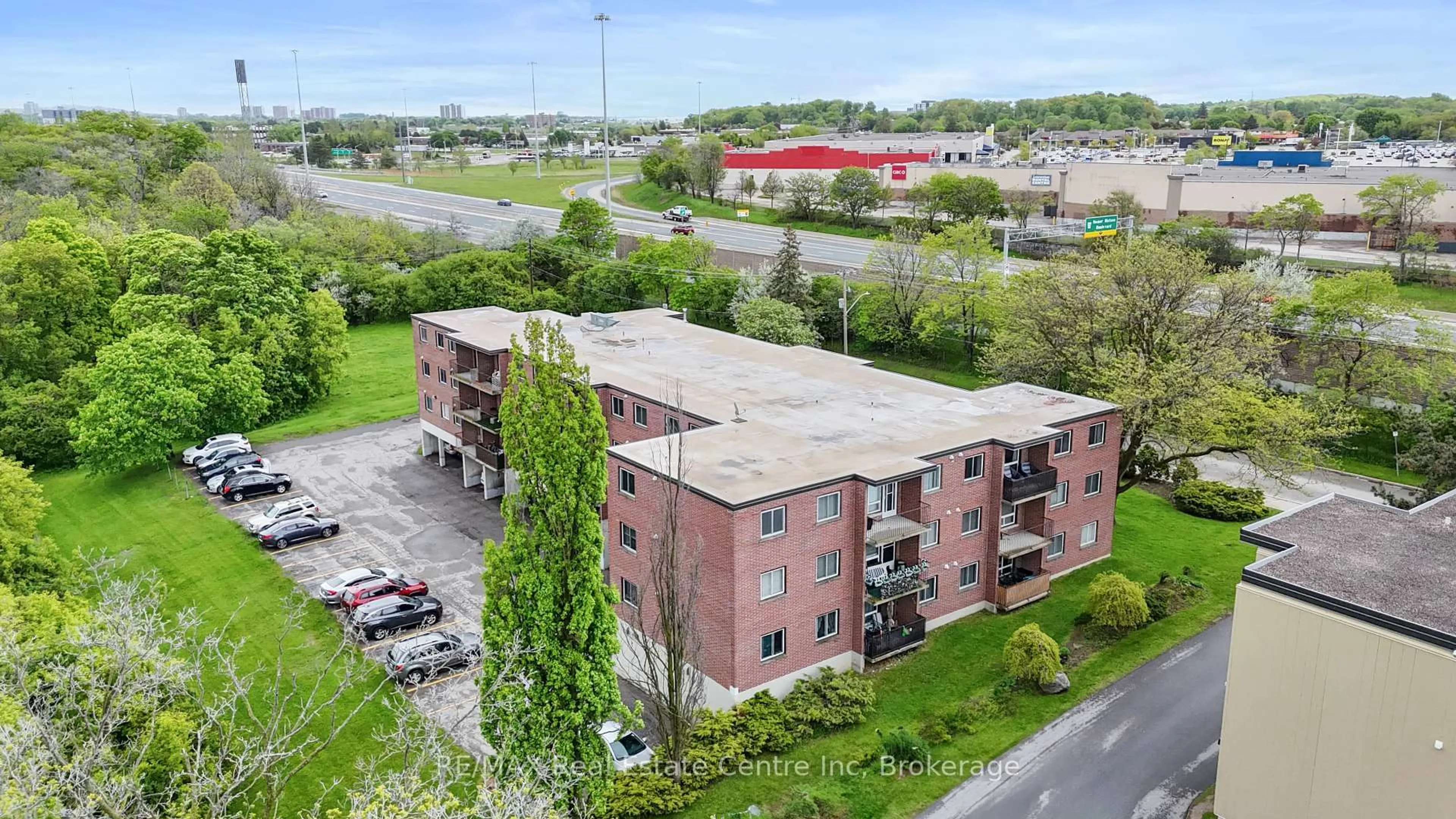 A pic from outside/outdoor area/front of a property/back of a property/a pic from drone, building for 4 Avalon Pl #305, Kitchener Ontario N2M 4N6