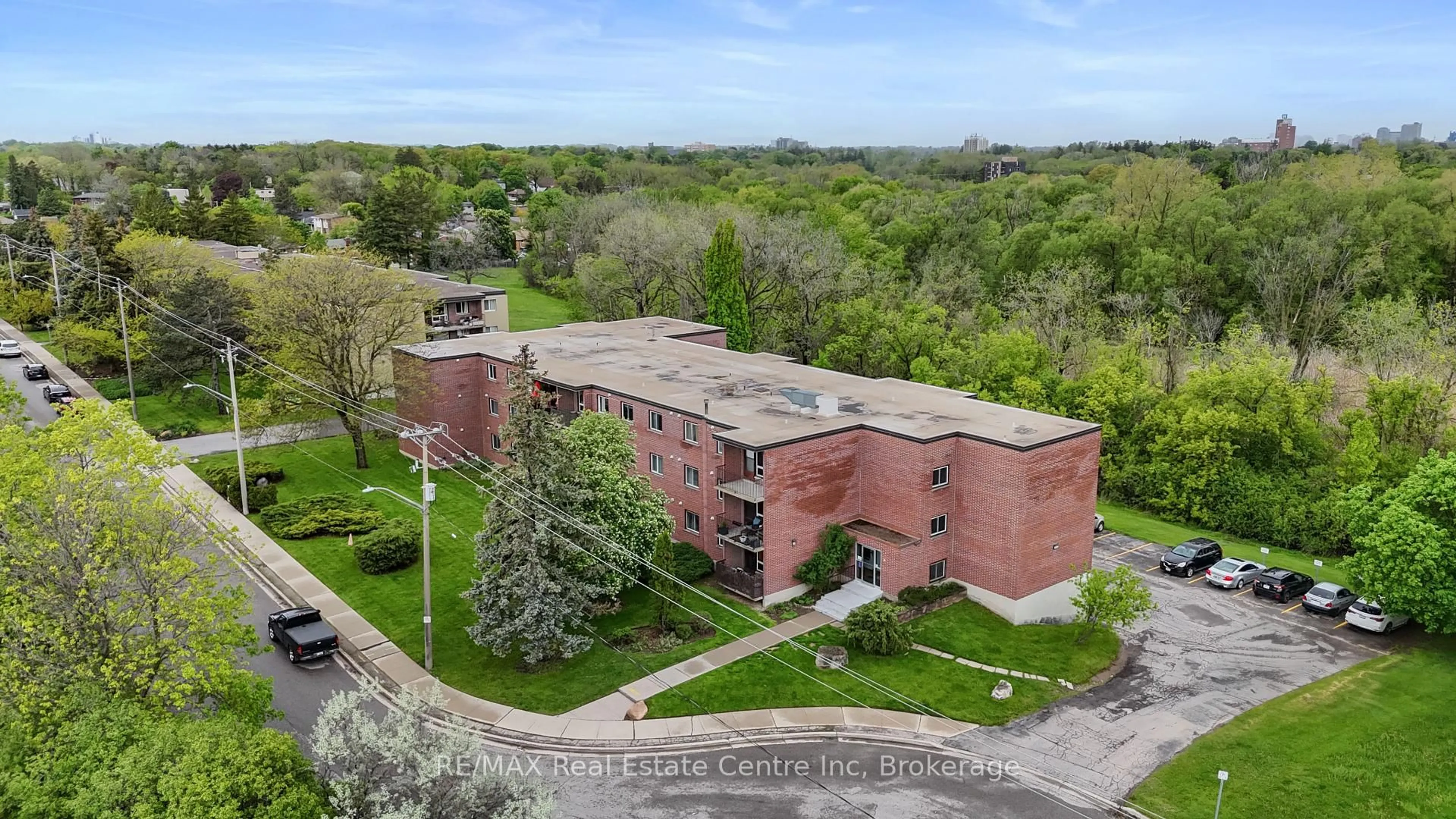 A pic from outside/outdoor area/front of a property/back of a property/a pic from drone, building for 4 Avalon Pl #305, Kitchener Ontario N2M 4N6
