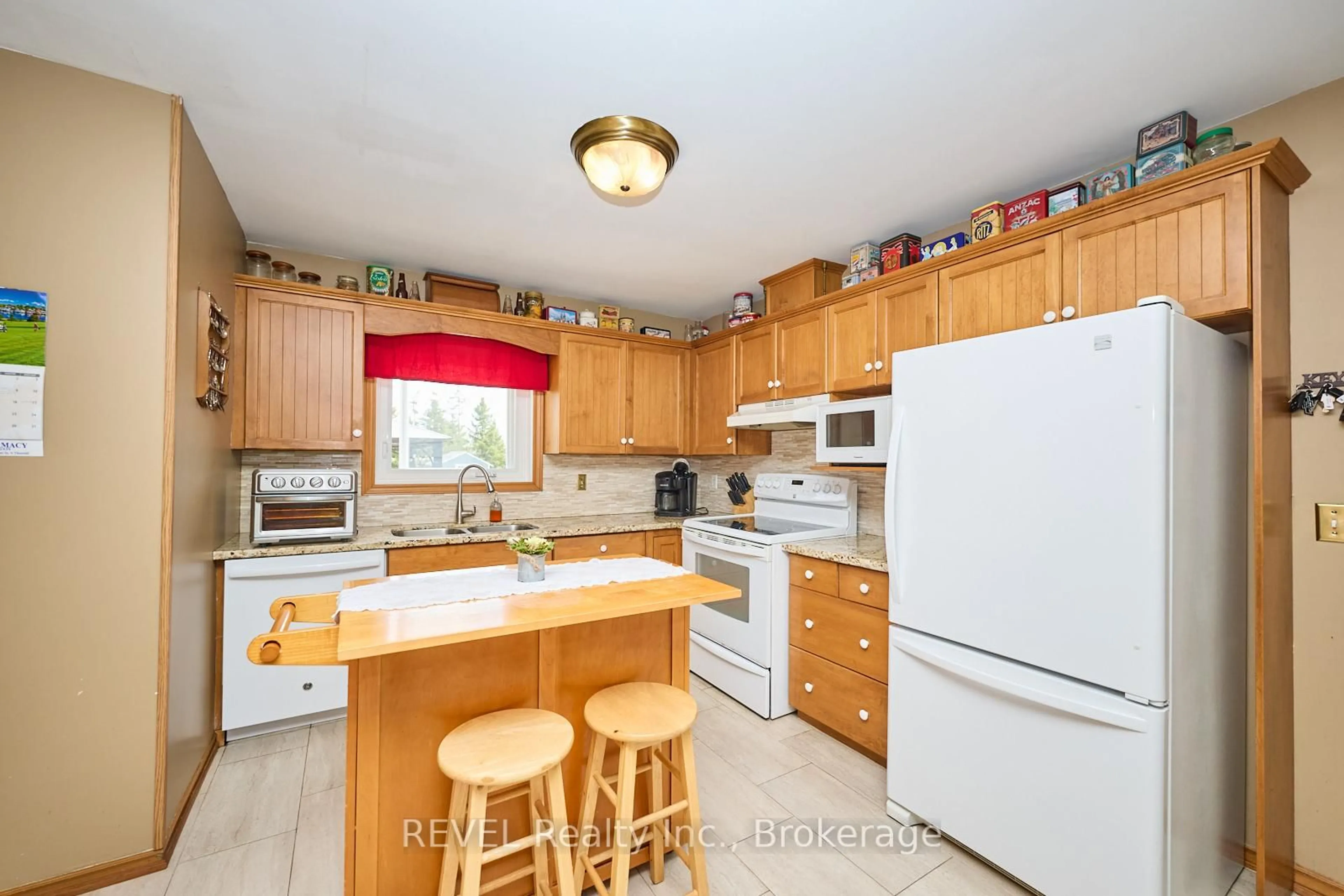 Standard kitchen, unknown for 1452 Allanport Rd, Thorold Ontario L0S 1K0