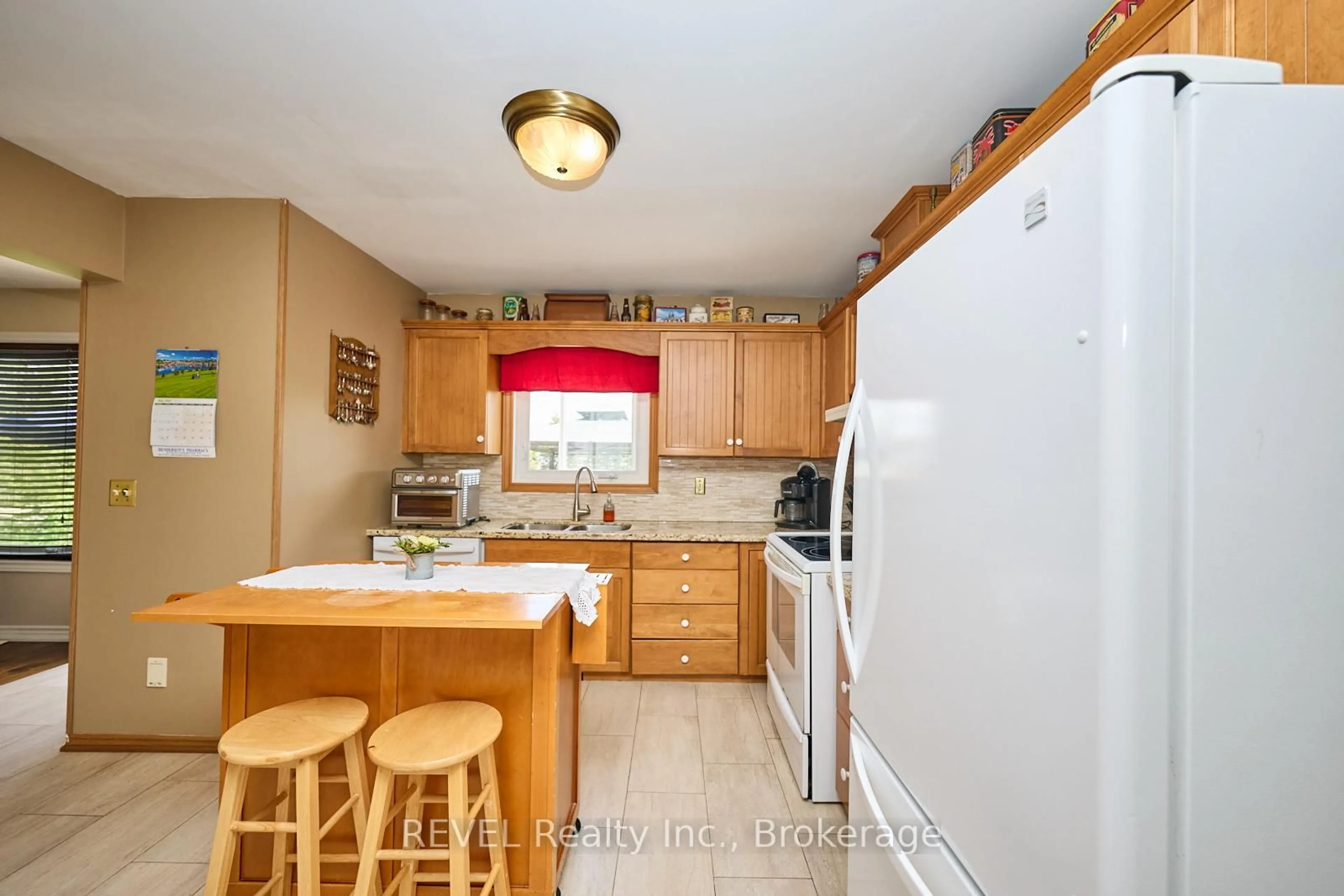 Standard kitchen, unknown for 1452 Allanport Rd, Thorold Ontario L0S 1K0