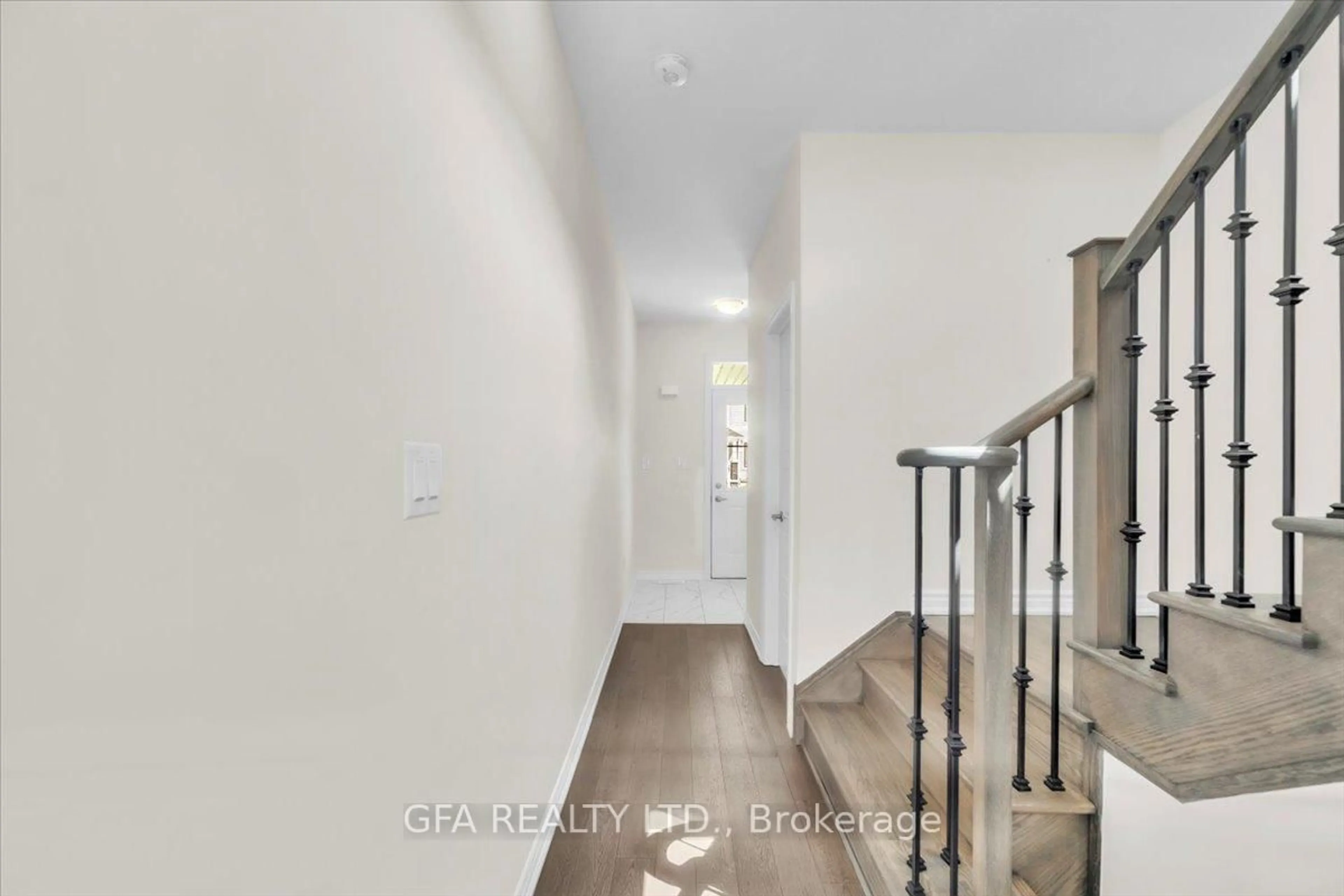 Indoor entryway for 325 Vanilla Tr, Thorold Ontario L2V 0K8