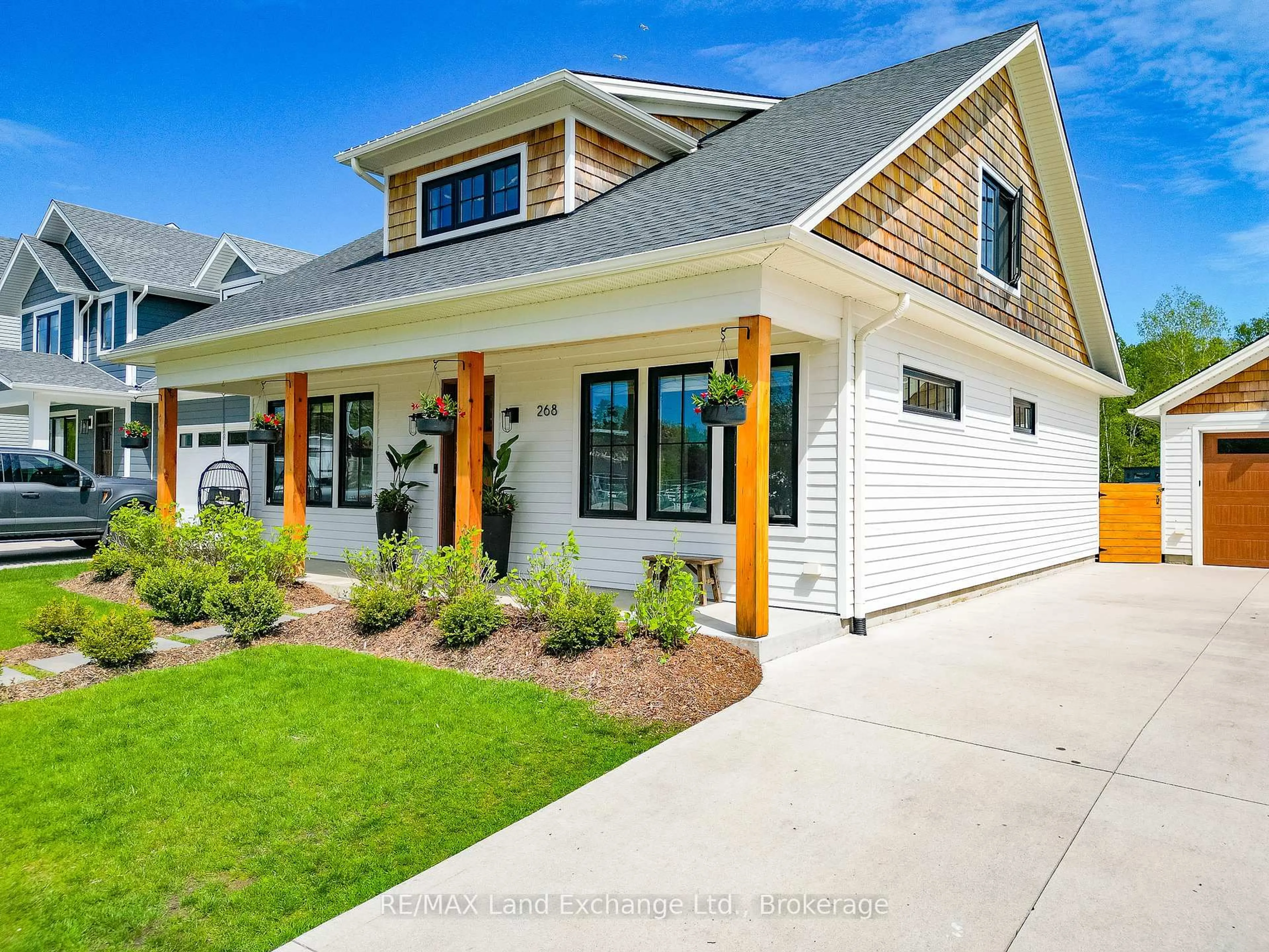 Home with vinyl exterior material, street for 268 McNabb St, Saugeen Shores Ontario N0H 2L0