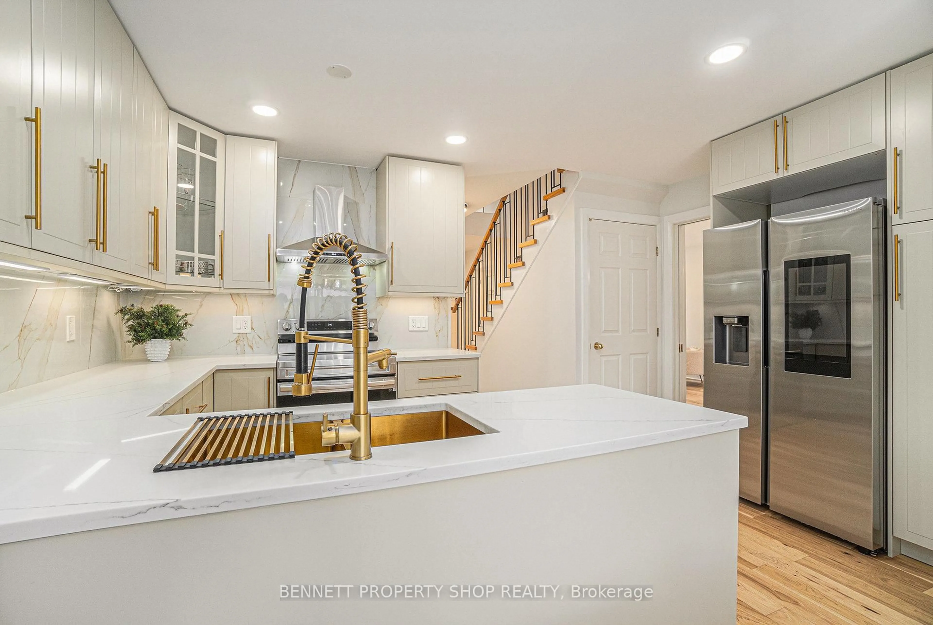 Contemporary kitchen, ceramic/tile floor for 23 Springwood Circ, Ottawa Ontario K2S 1W2