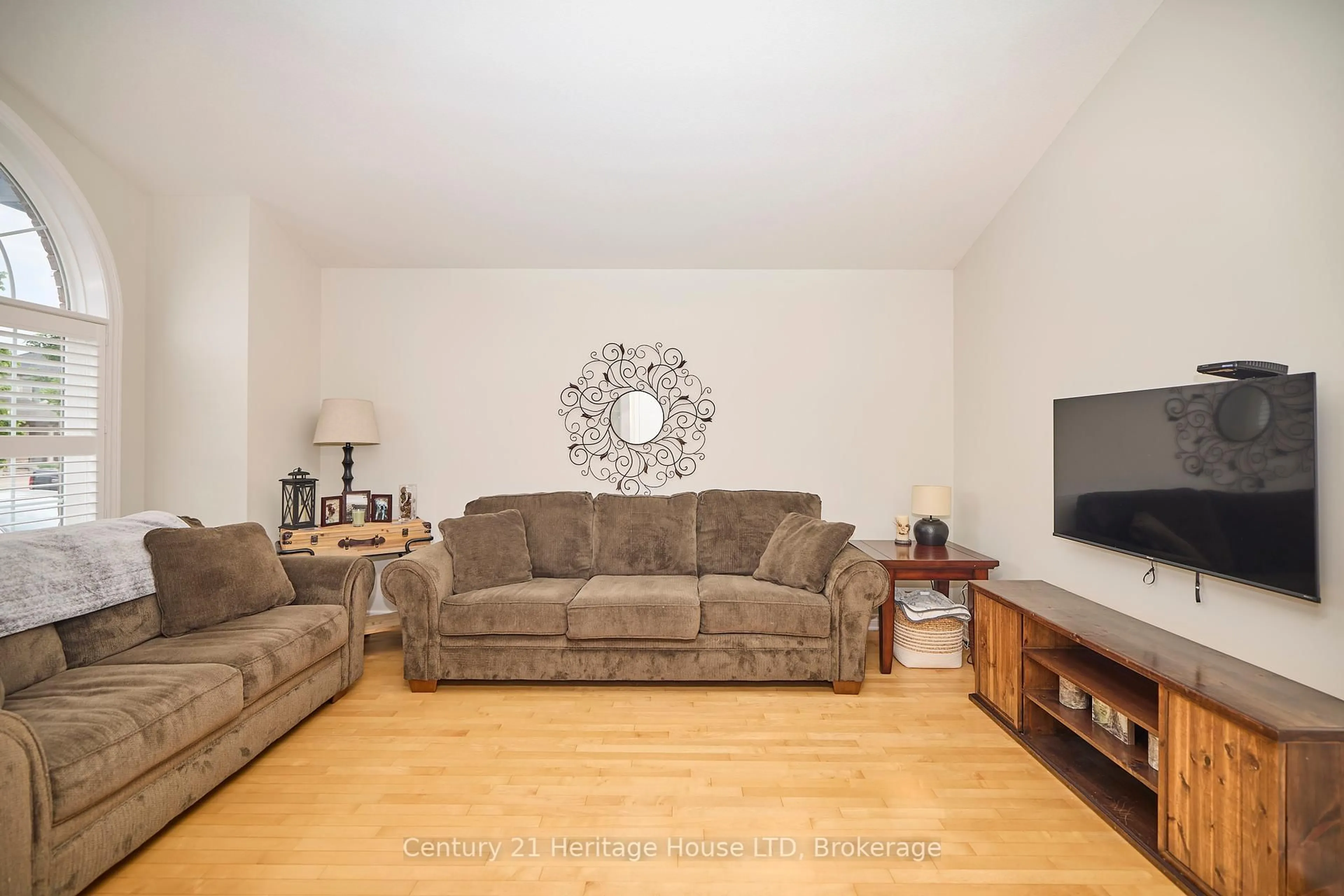 Living room with furniture, unknown for 8 Arlene St, St. Catharines Ontario L2S 4C9