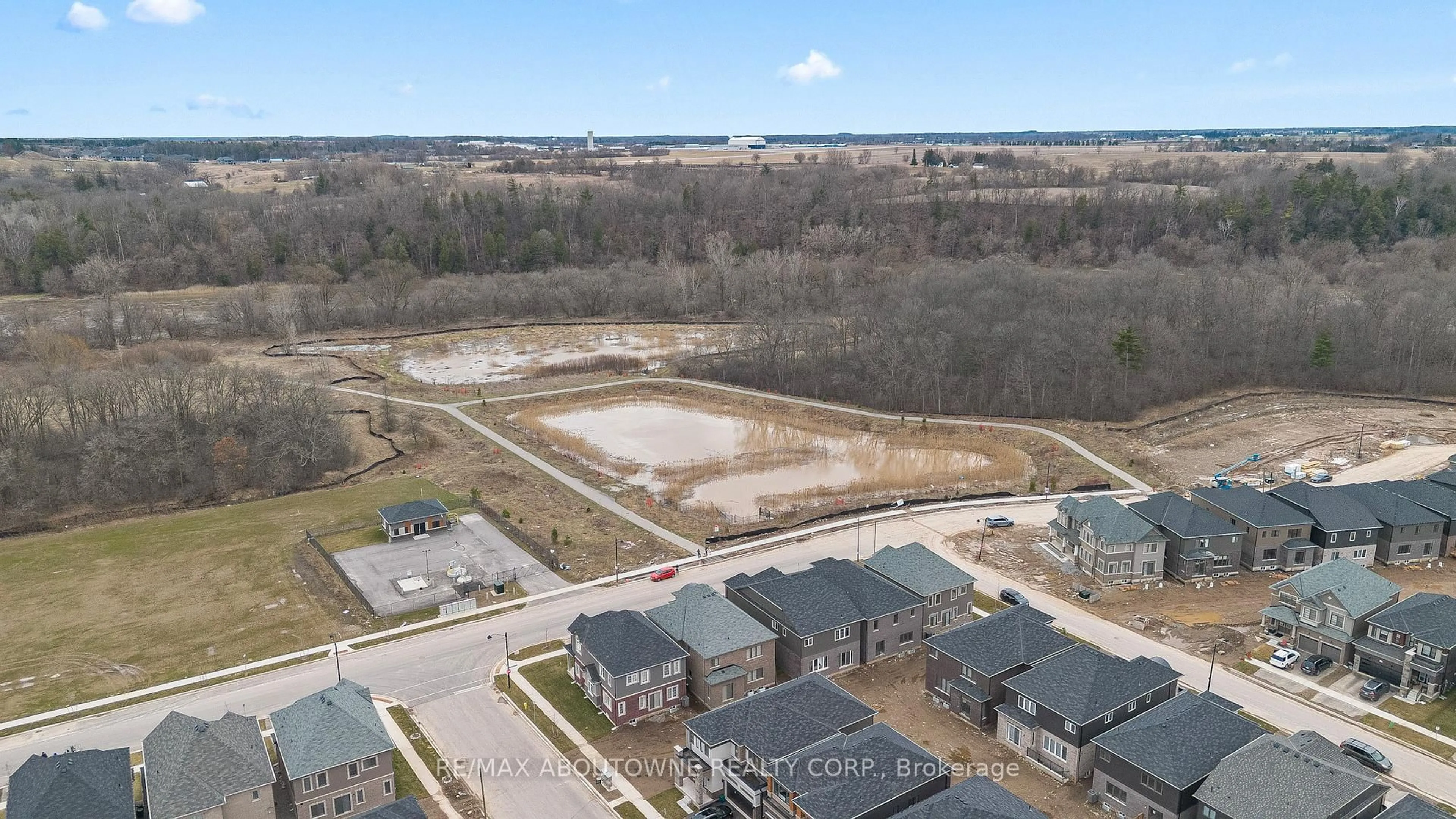 A pic from outside/outdoor area/front of a property/back of a property/a pic from drone, water/lake/river/ocean view for 92 Stauffer Rd, Brantford Ontario N3V 0B5