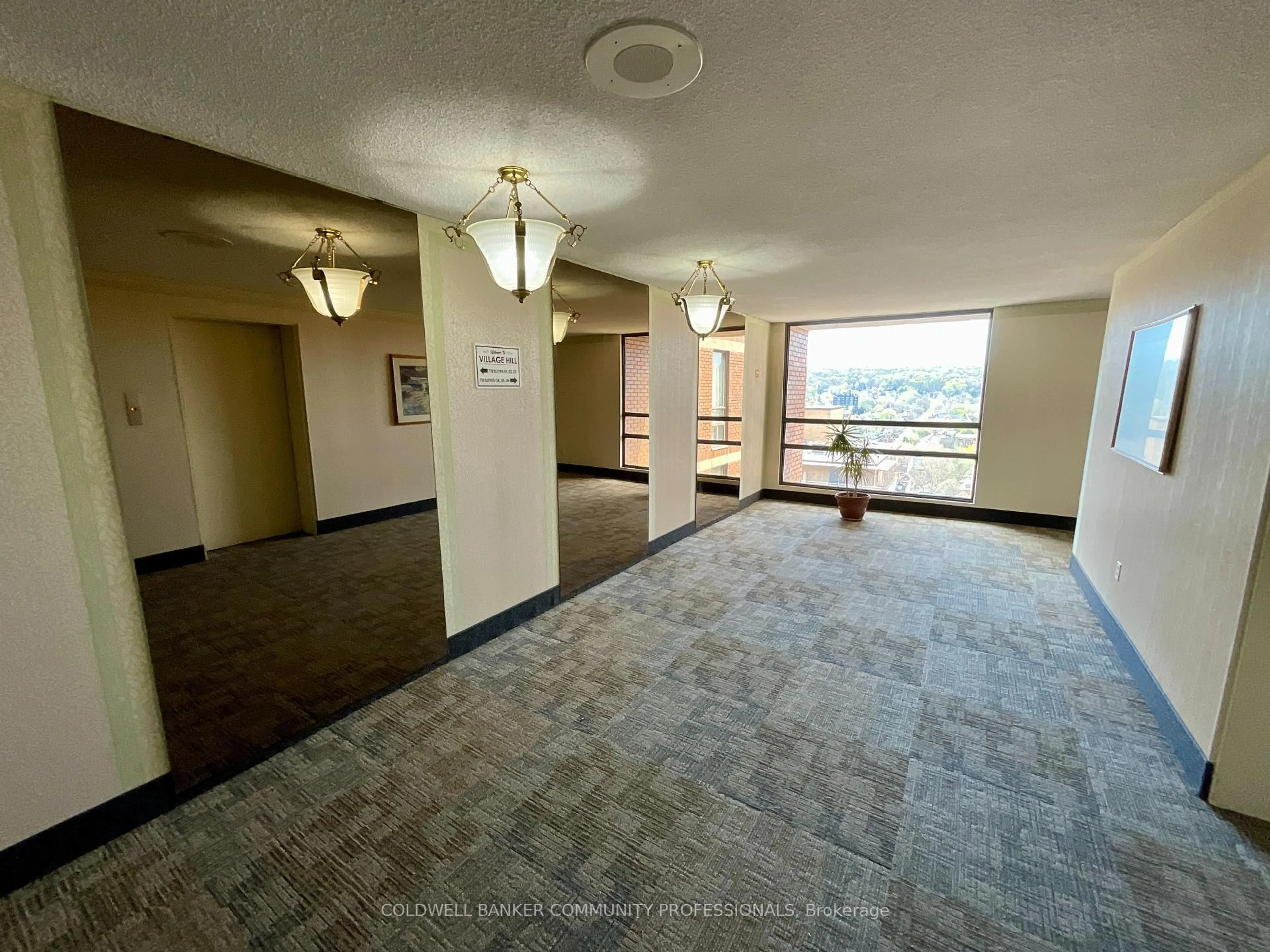Indoor foyer for 222 Jackson St #1502, Hamilton Ontario L8P 4S5
