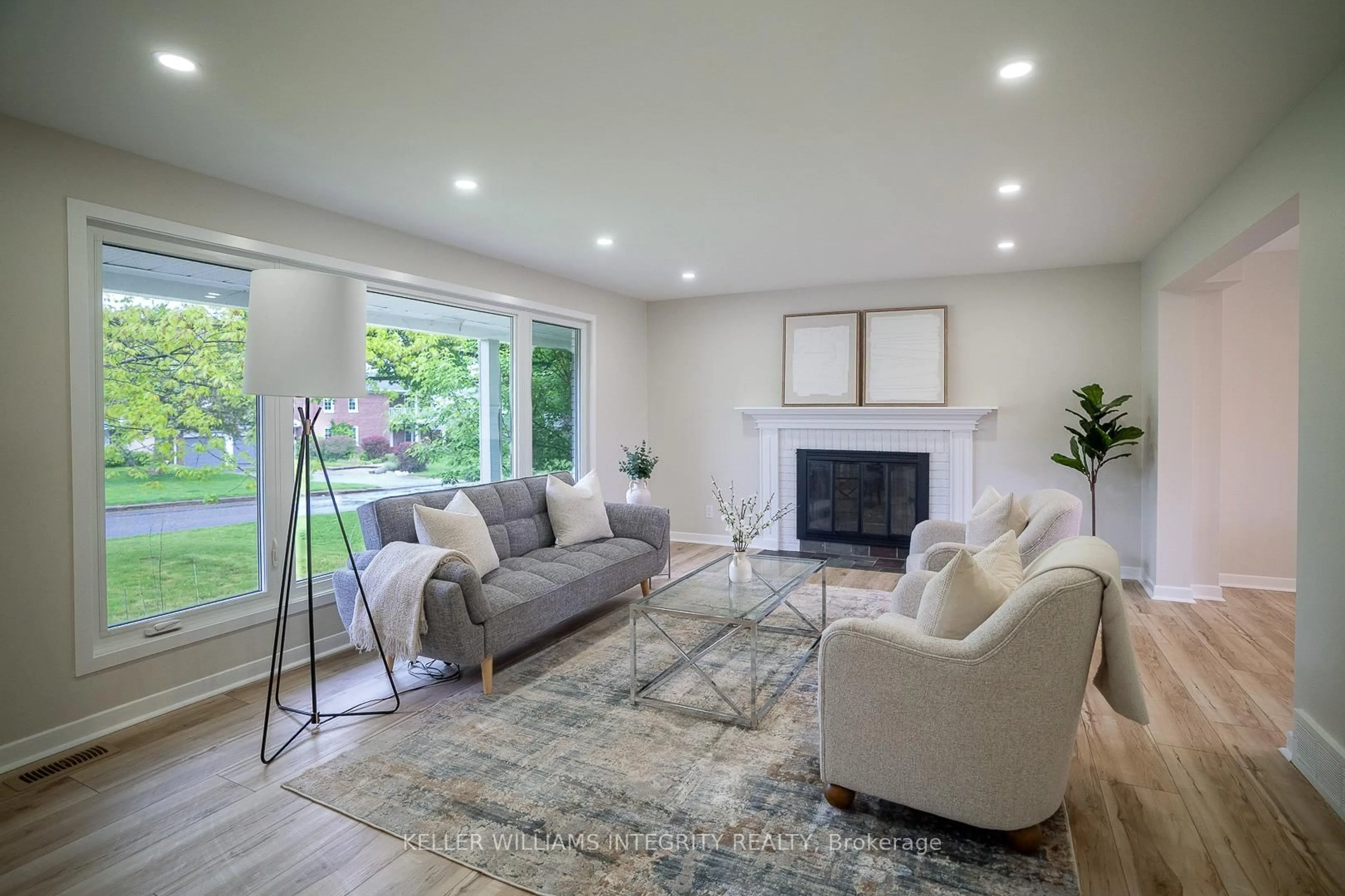 Living room with furniture, unknown for 103 Beaver Rdge, Ottawa Ontario K2E 6E5