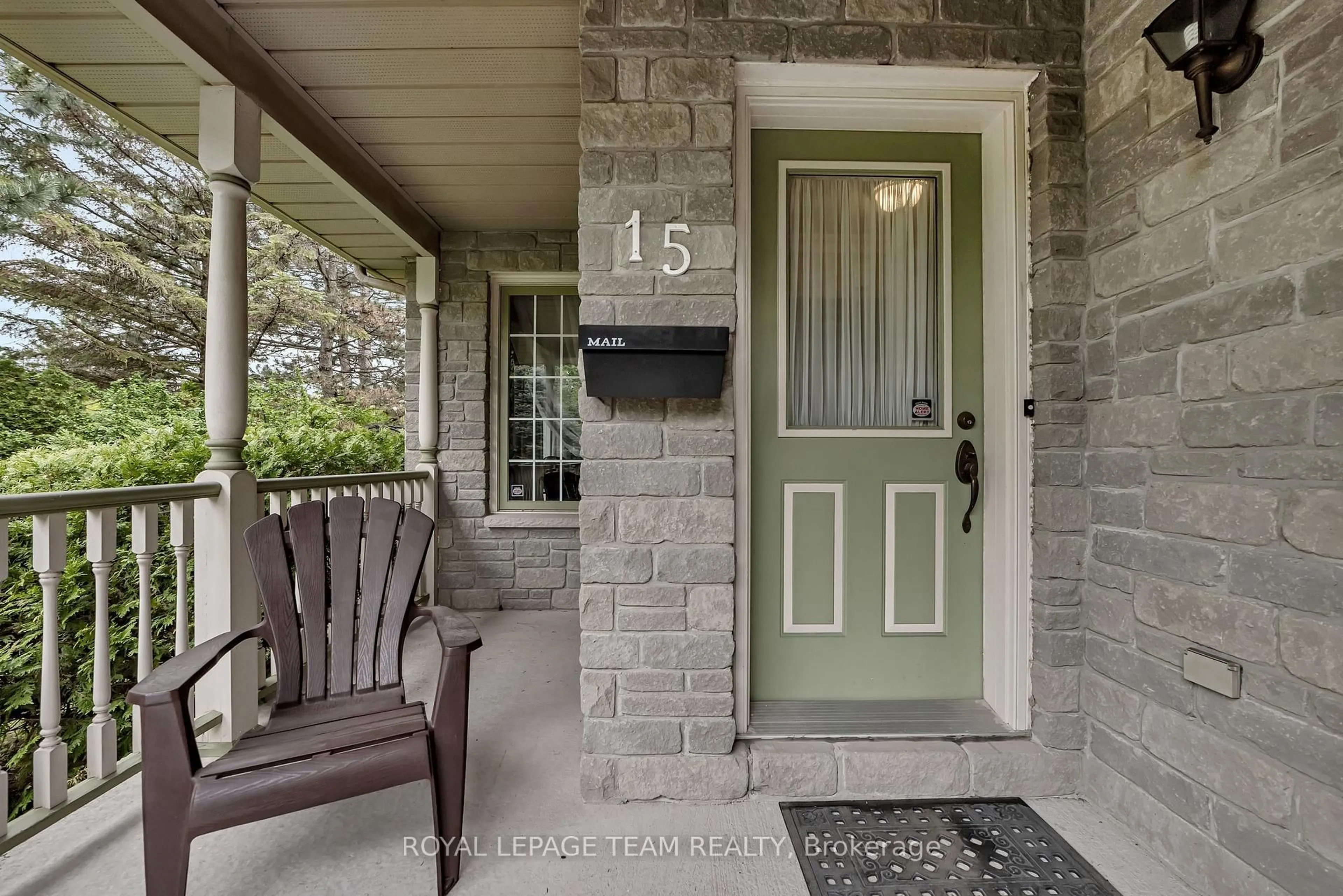 Indoor entryway for 15 Sherring Cres, Ottawa Ontario K2K 2T2